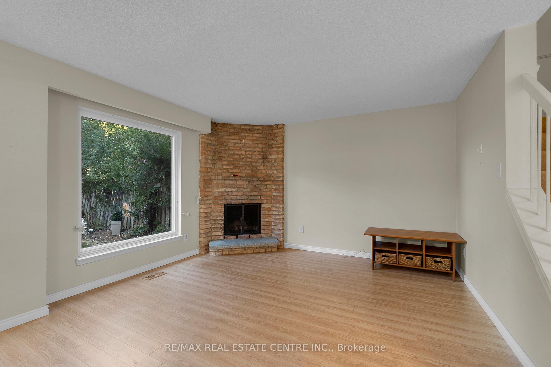 Photo 5 of 24 Thatcher Court, Brampton, Heart Lake West — HOMEH