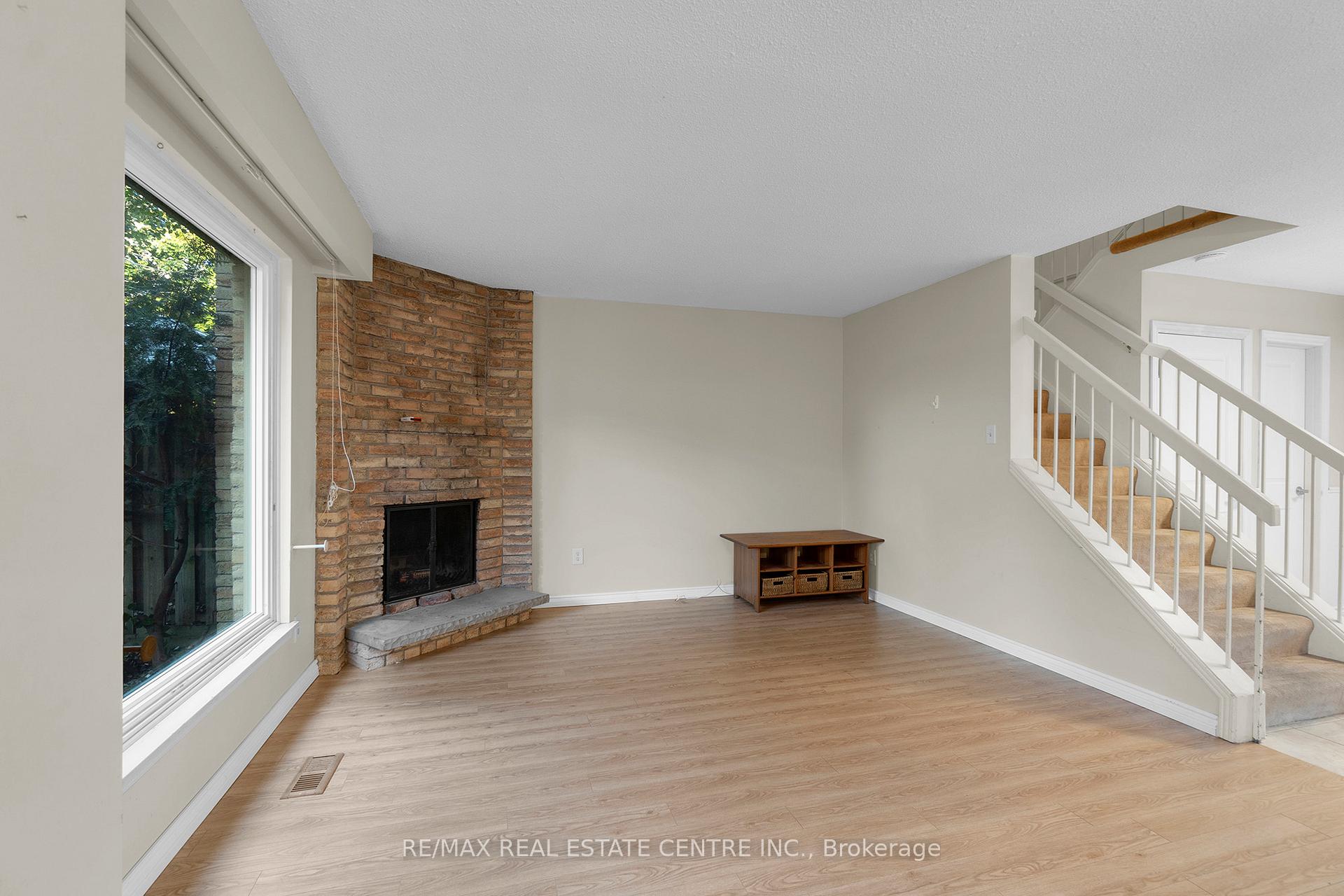 Photo 6 of 24 Thatcher Court, Brampton, Heart Lake West — HOMEH