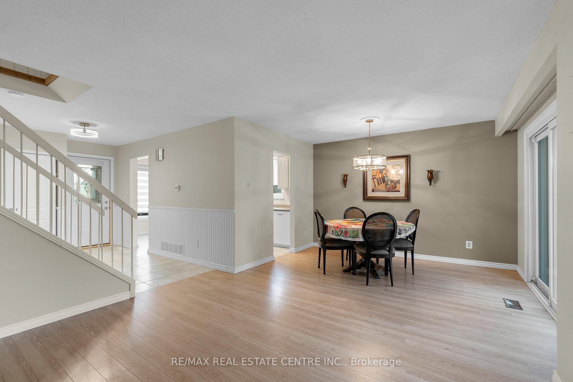 Photo 7 of 24 Thatcher Court, Brampton, Heart Lake West — HOMEH