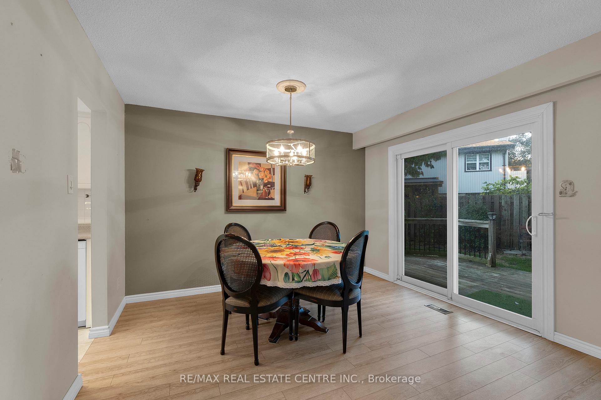 Photo 9 of 24 Thatcher Court, Brampton, Heart Lake West — HOMEH