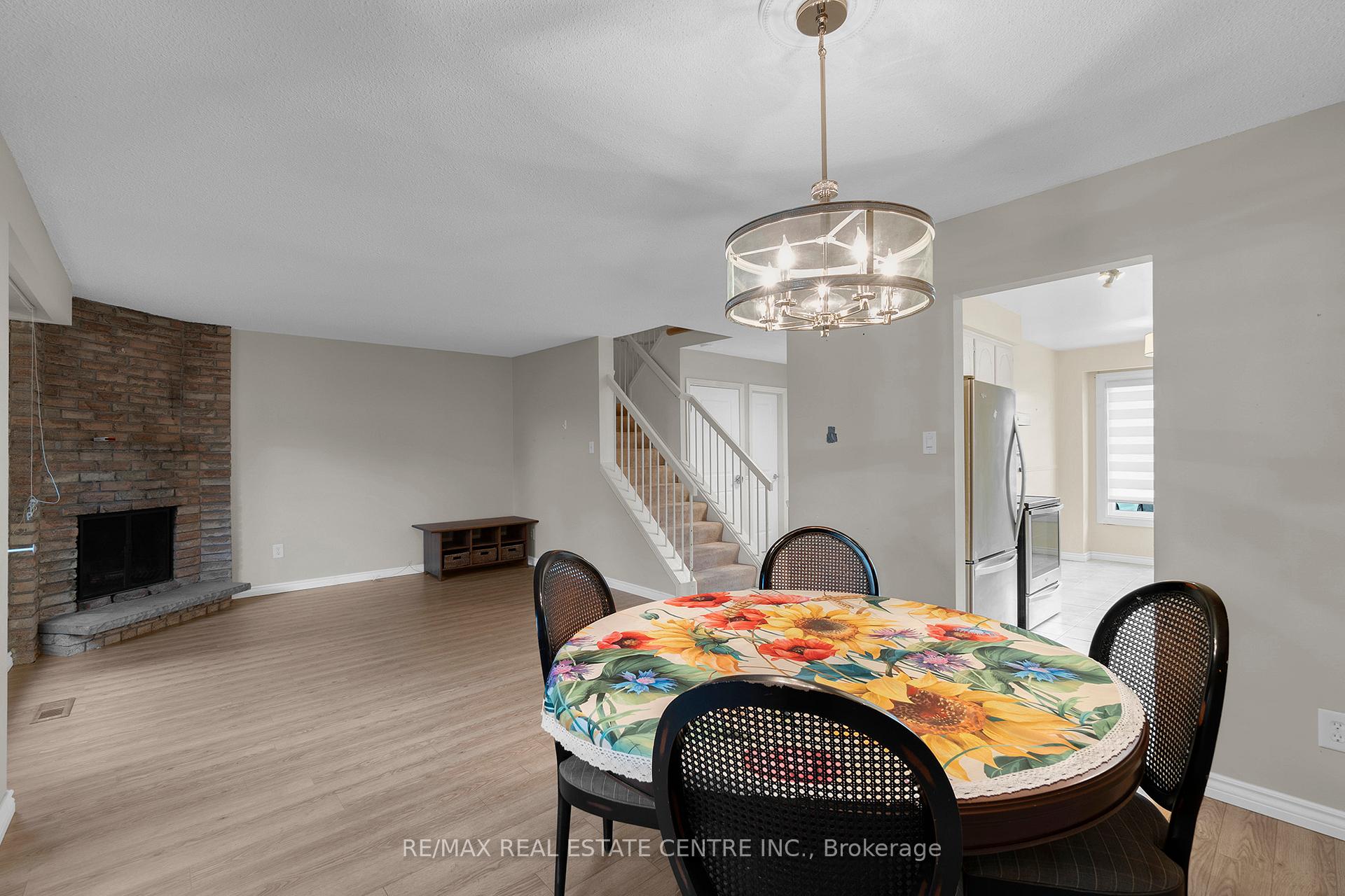 Photo 11 of 24 Thatcher Court, Brampton, Heart Lake West — HOMEH