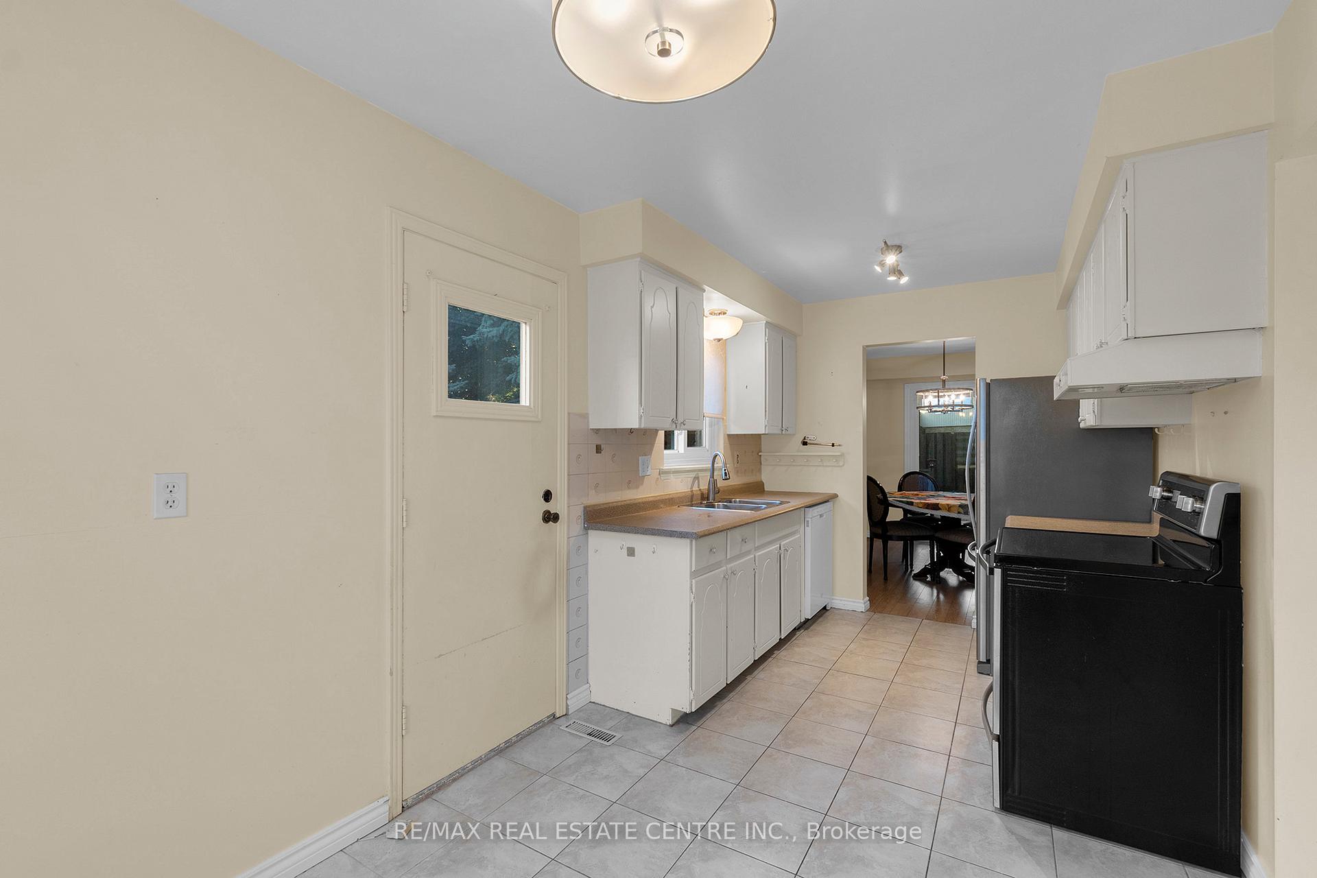 Photo 13 of 24 Thatcher Court, Brampton, Heart Lake West — HOMEH