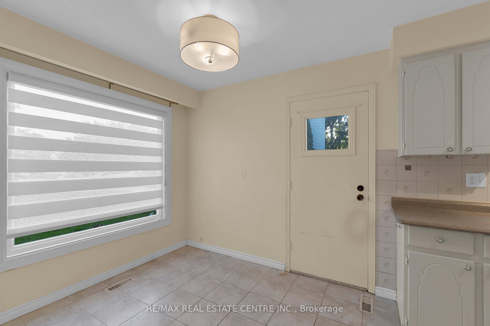Photo 14 of 24 Thatcher Court, Brampton, Heart Lake West — HOMEH