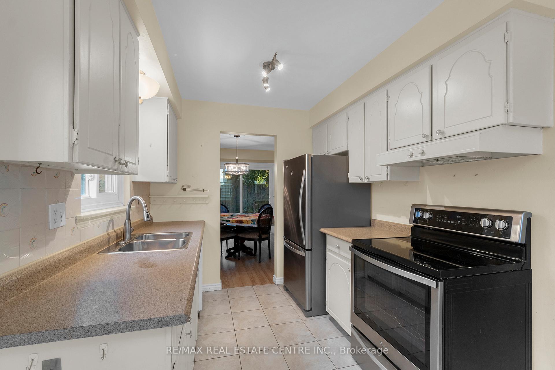 Photo 15 of 24 Thatcher Court, Brampton, Heart Lake West — HOMEH