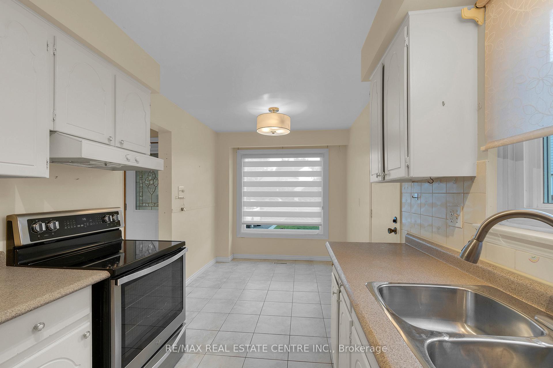 Photo 16 of 24 Thatcher Court, Brampton, Heart Lake West — HOMEH