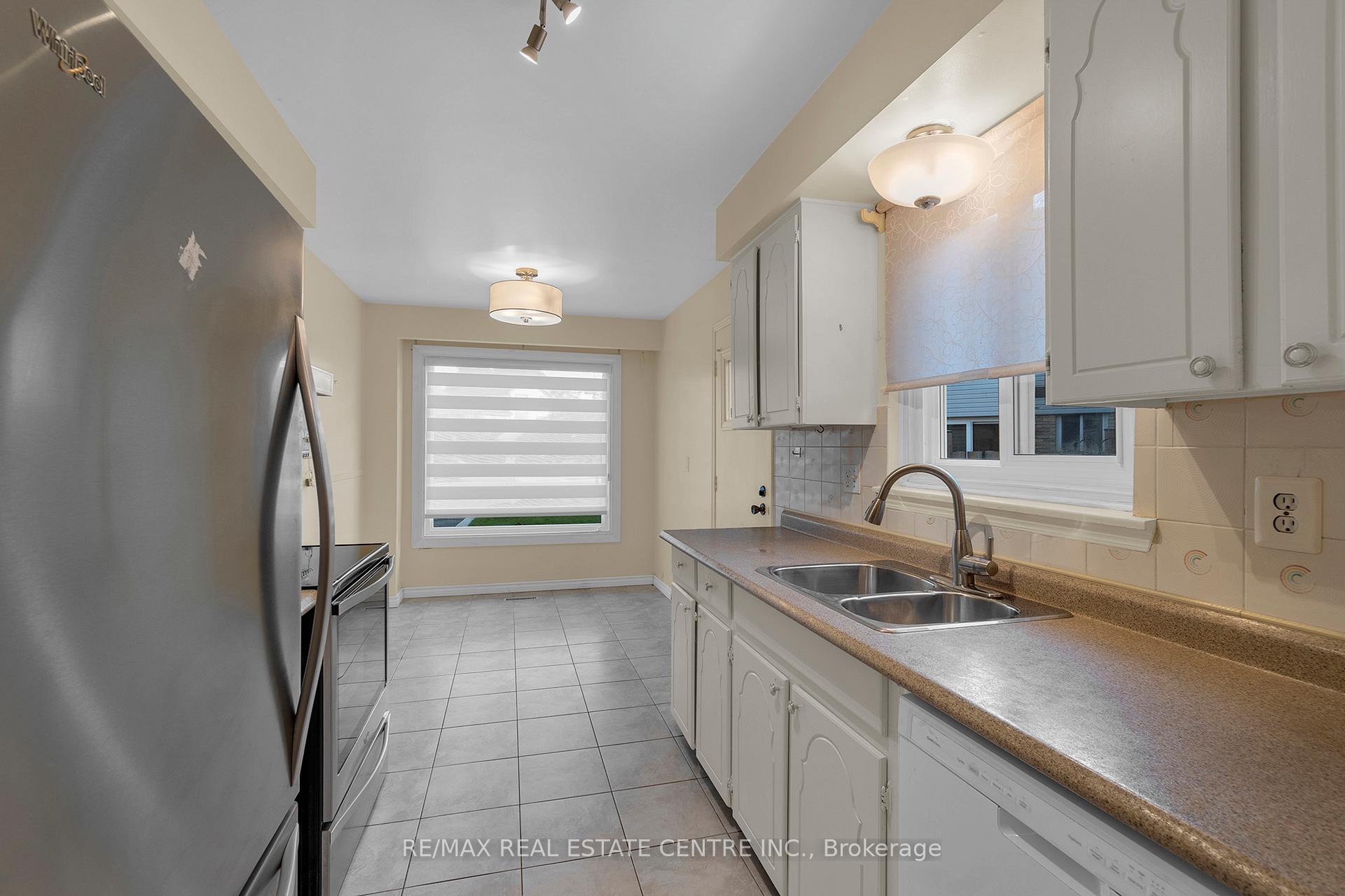 Photo 17 of 24 Thatcher Court, Brampton, Heart Lake West — HOMEH
