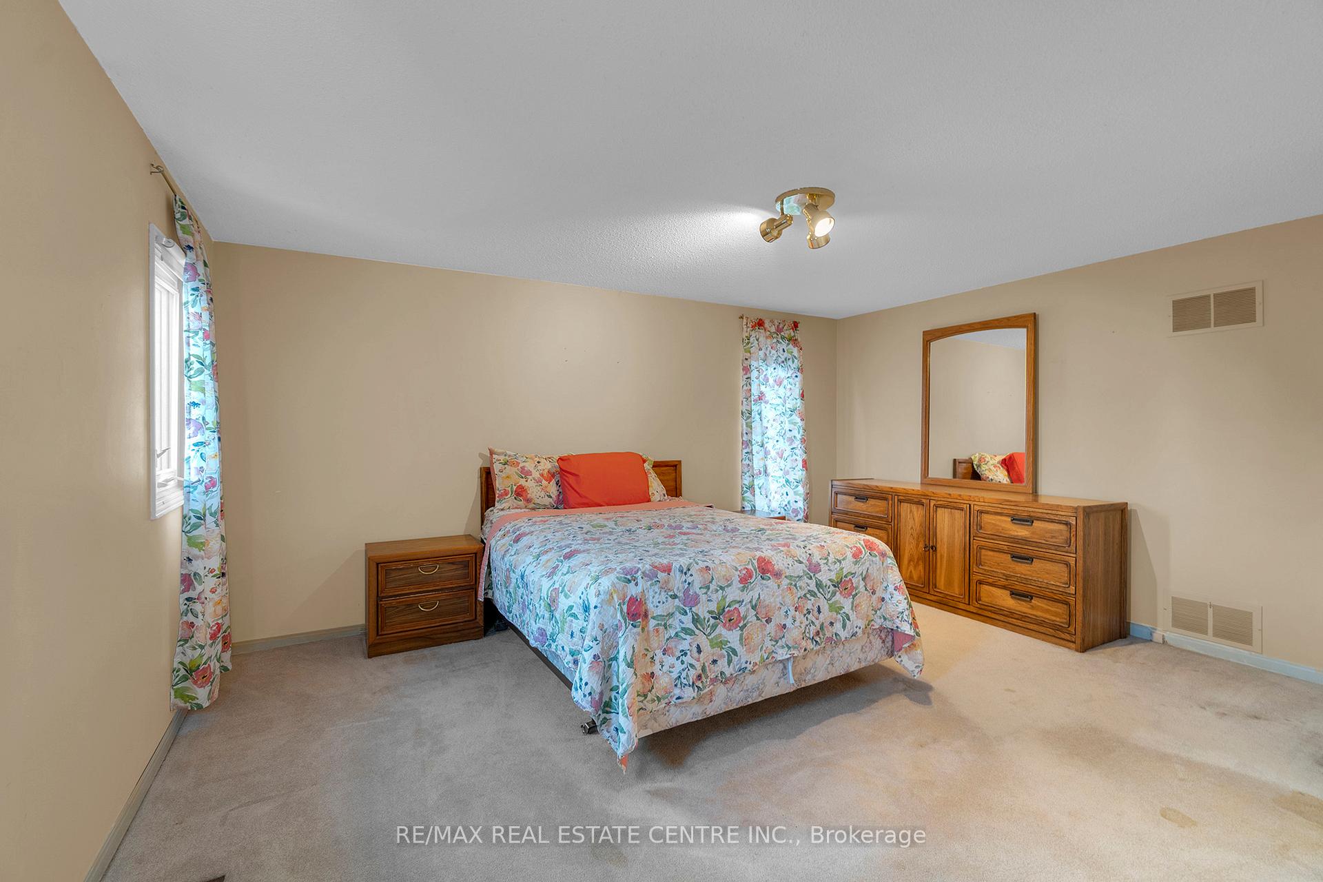 Photo 22 of 24 Thatcher Court, Brampton, Heart Lake West — HOMEH