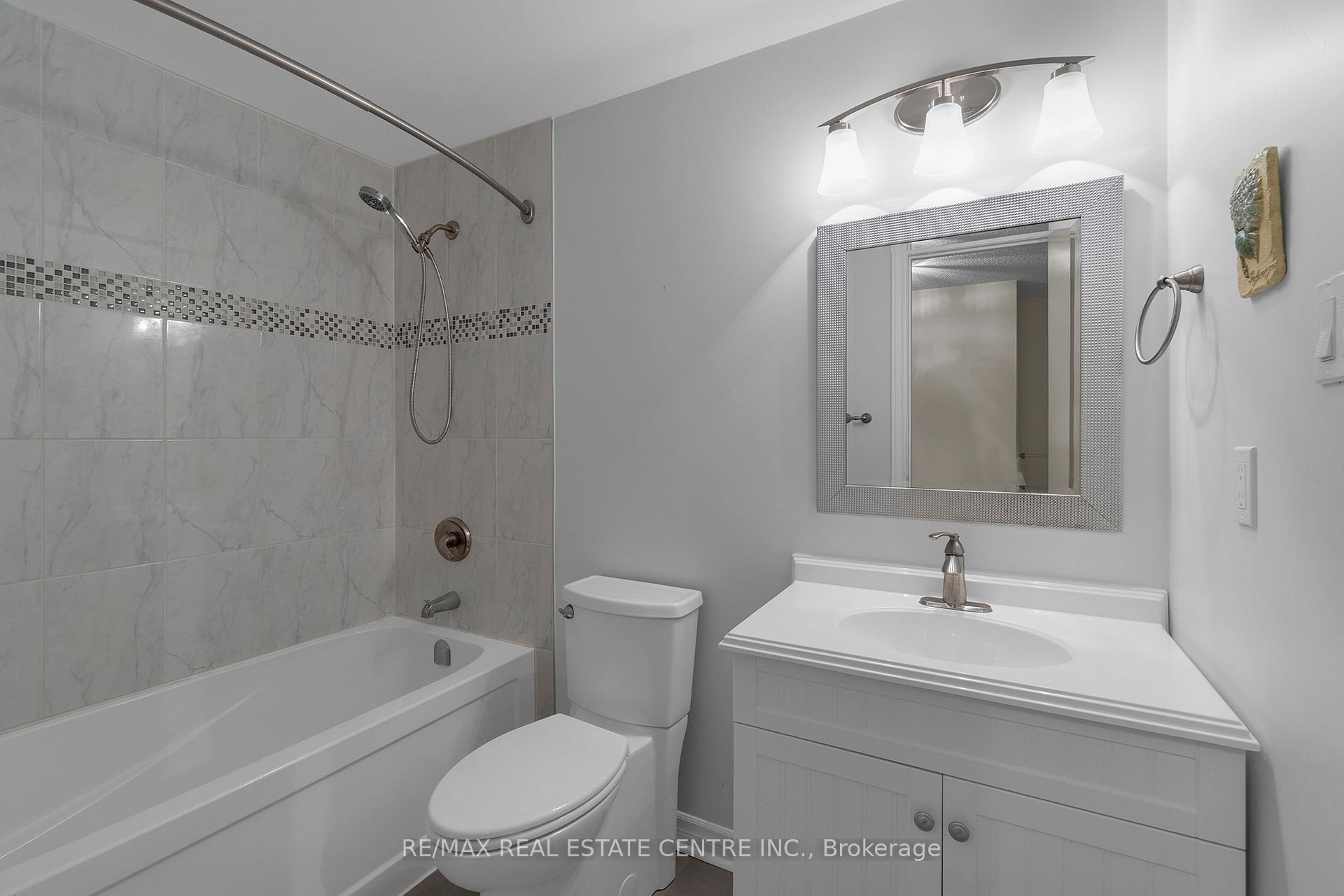 Photo 25 of 24 Thatcher Court, Brampton, Heart Lake West — HOMEH