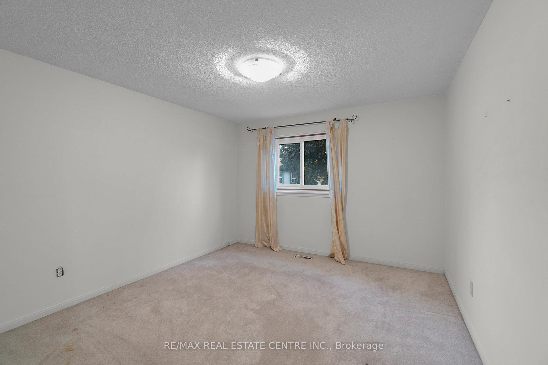 Photo 26 of 24 Thatcher Court, Brampton, Heart Lake West — HOMEH