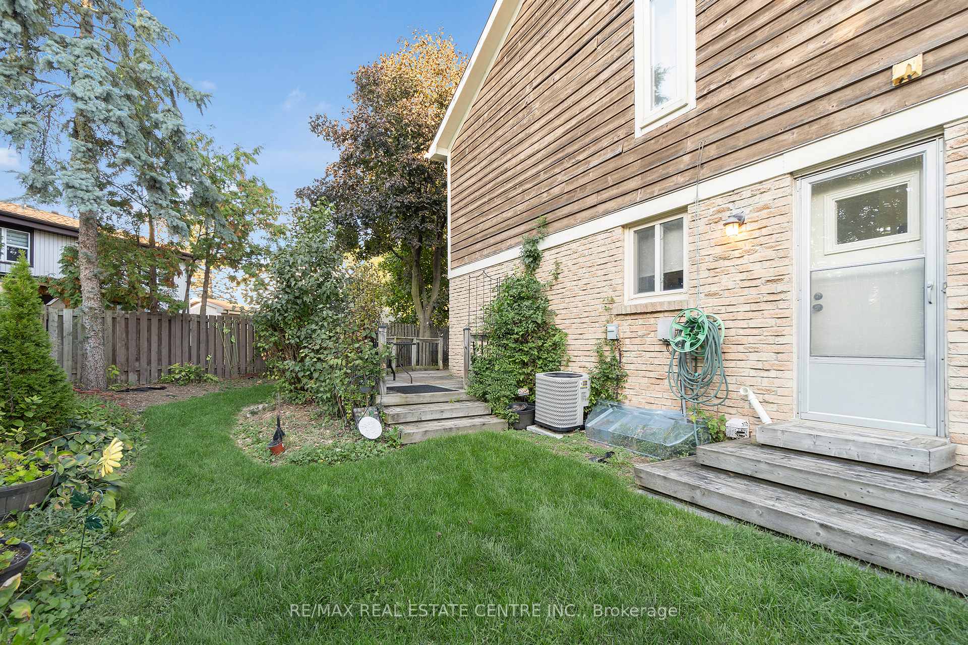 Photo 32 of 24 Thatcher Court, Brampton, Heart Lake West — HOMEH