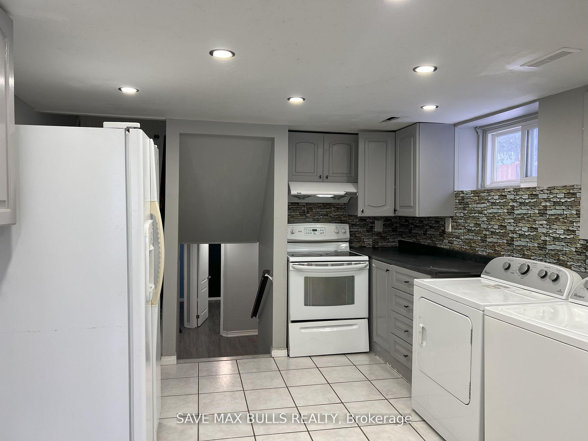 Photo 5 of 34 Abell Drive, Brampton, Madoc — HOMEH