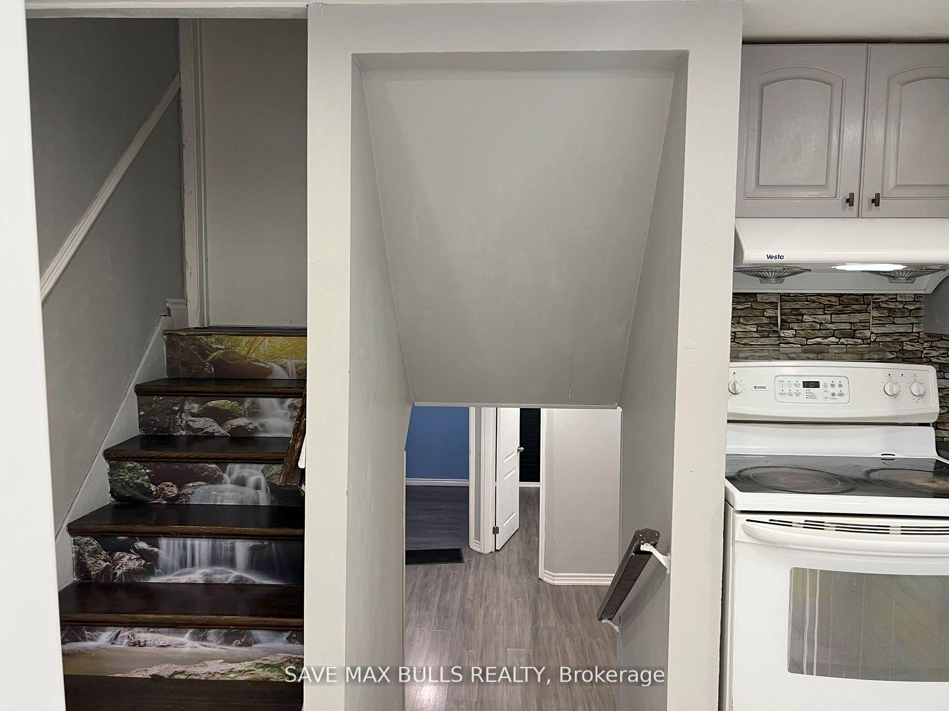 Photo 8 of 34 Abell Drive, Brampton, Madoc — HOMEH