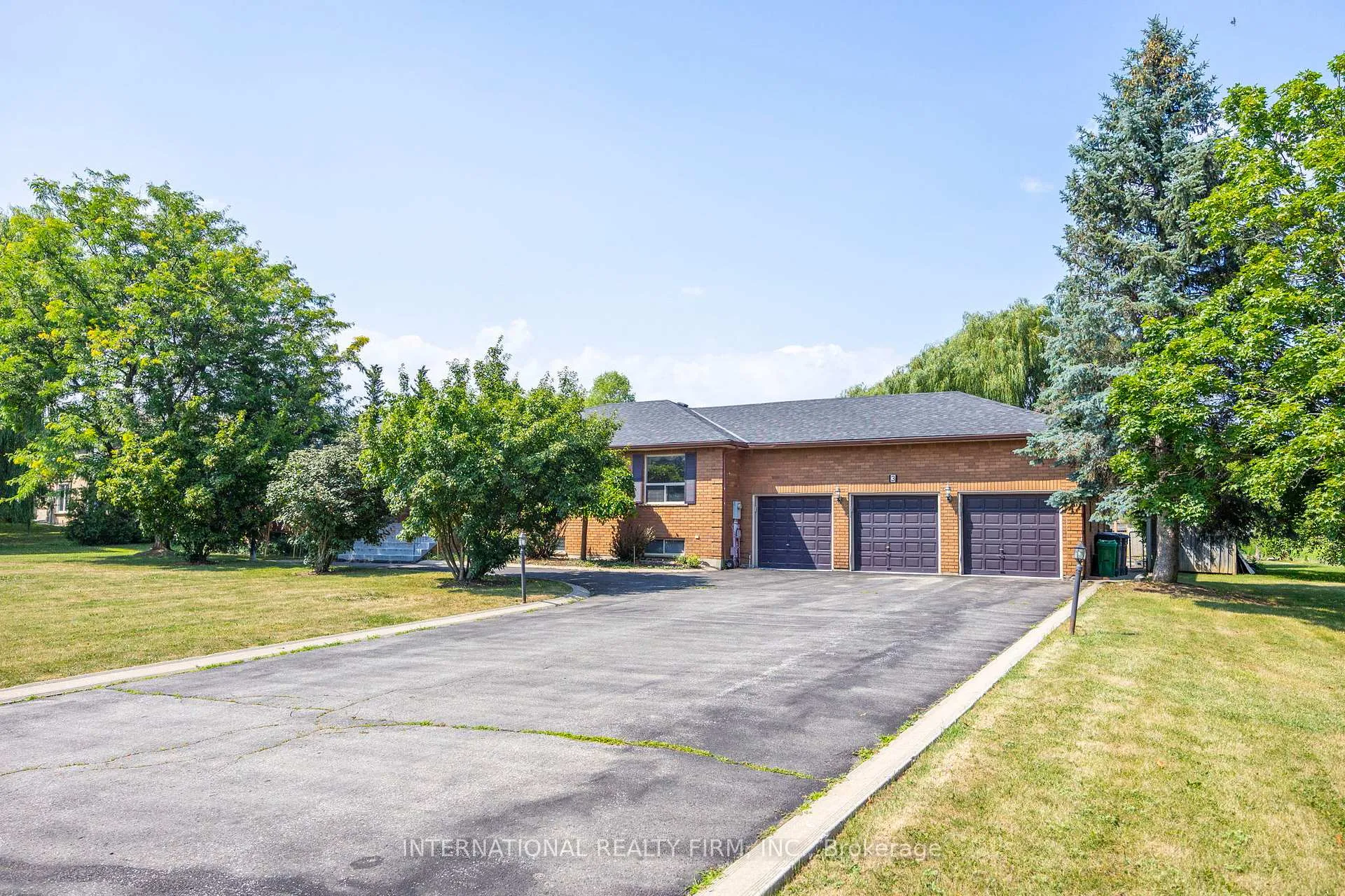 Photo 3 of 3 Grafton Crescent, Brampton, Toronto Gore Rural Estate — HOMEH