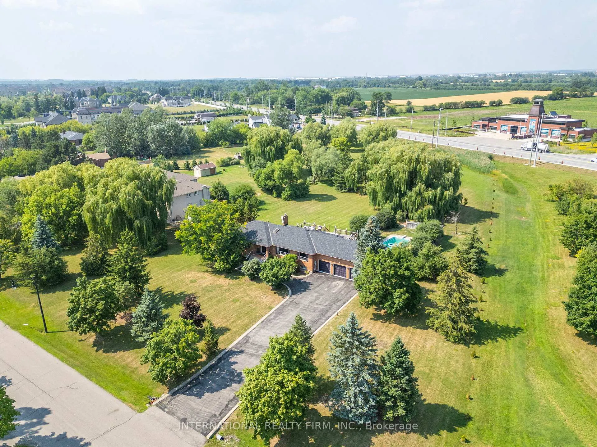 Photo 6 of 3 Grafton Crescent, Brampton, Toronto Gore Rural Estate — HOMEH