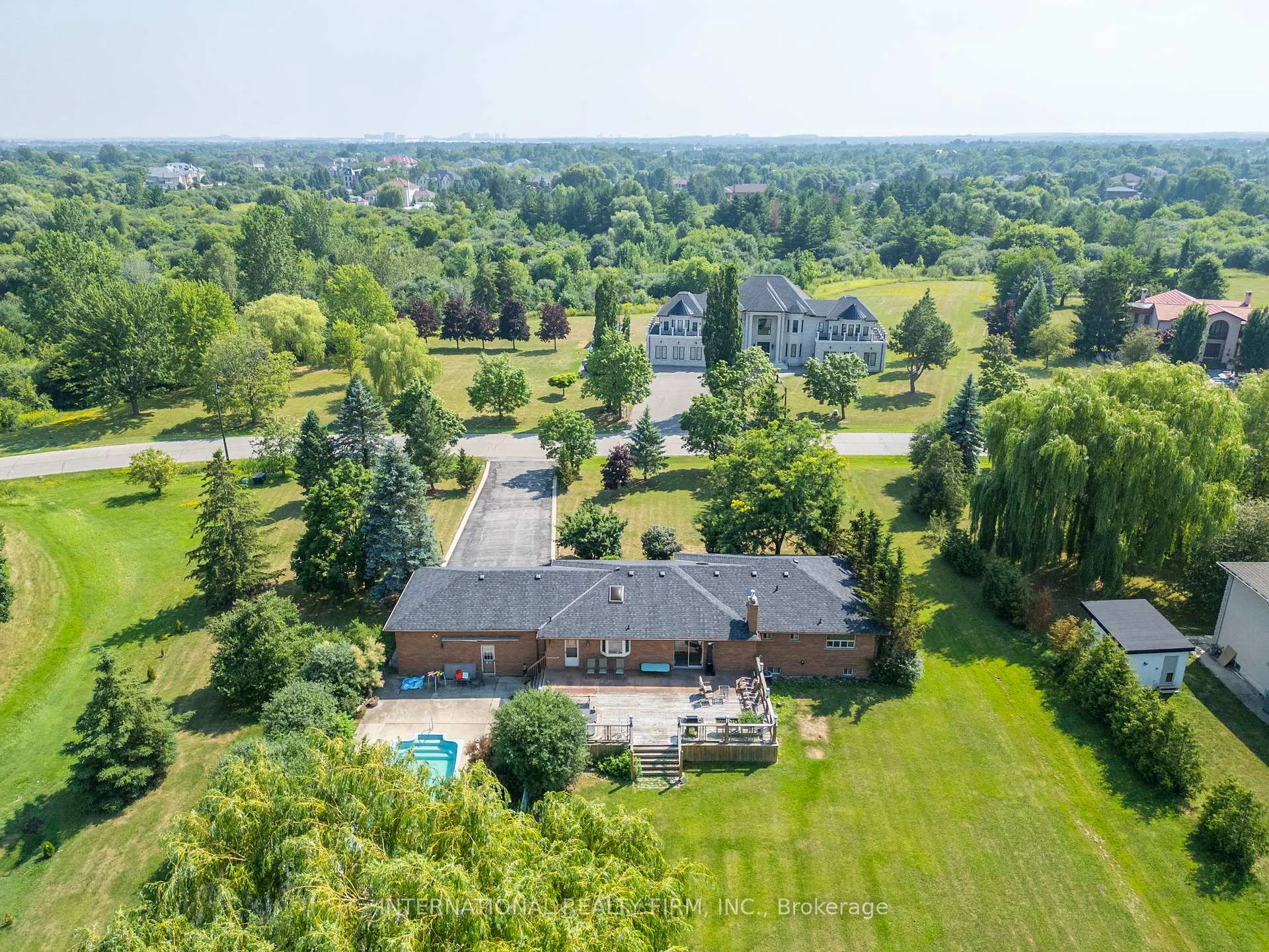 Photo 7 of 3 Grafton Crescent, Brampton, Toronto Gore Rural Estate — HOMEH