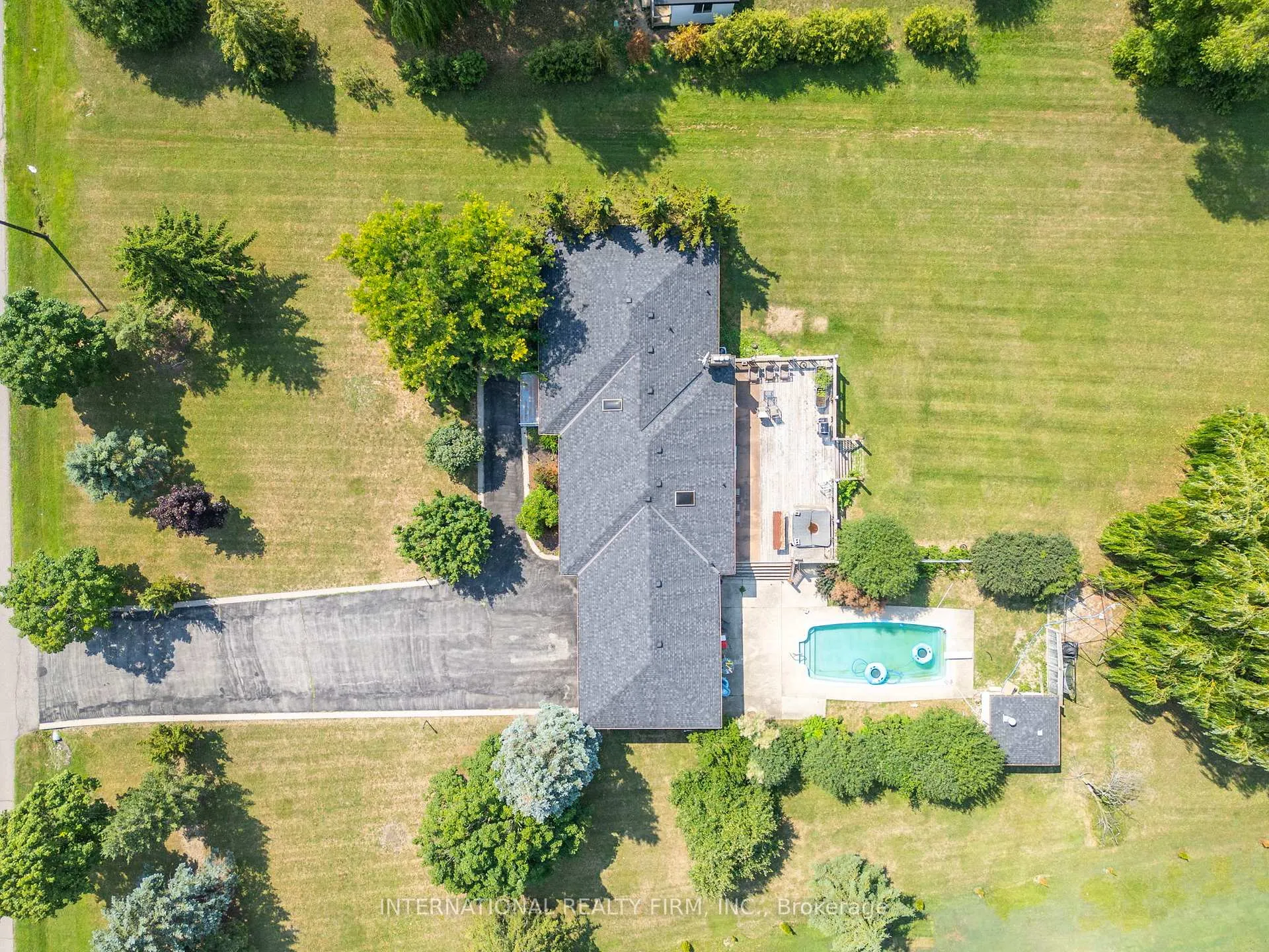 Photo 9 of 3 Grafton Crescent, Brampton, Toronto Gore Rural Estate — HOMEH