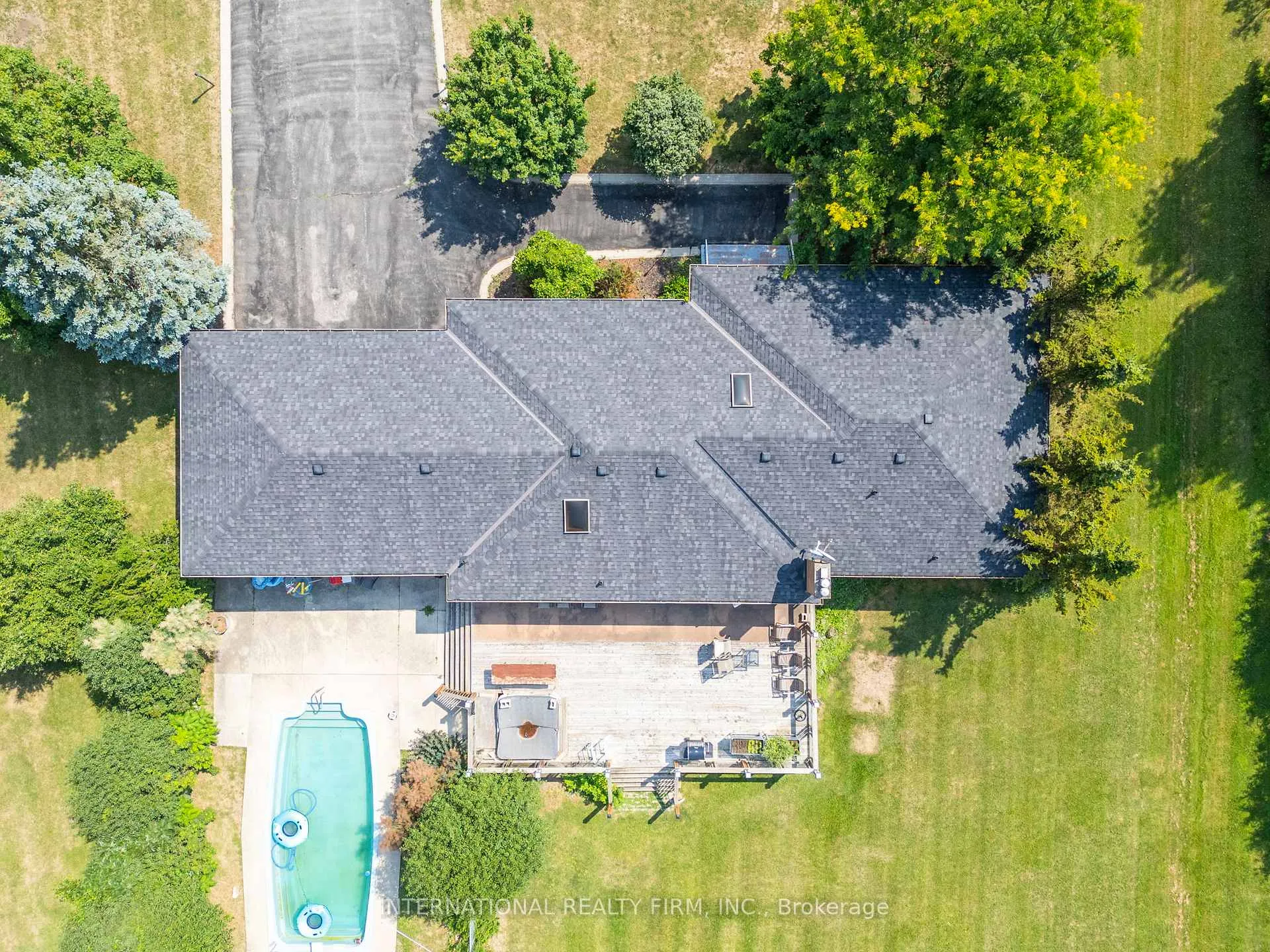 Photo 10 of 3 Grafton Crescent, Brampton, Toronto Gore Rural Estate — HOMEH