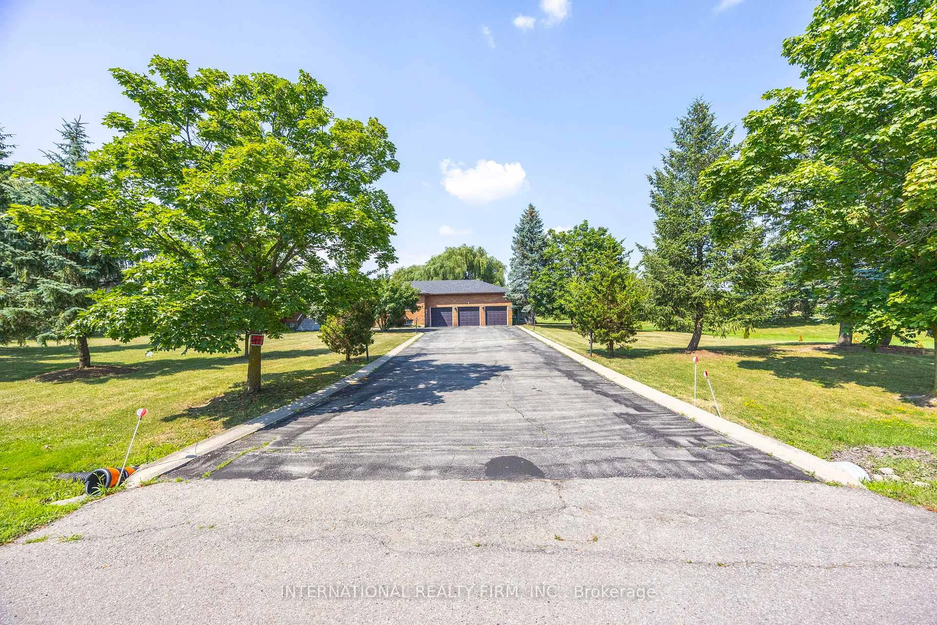 Photo 11 of 3 Grafton Crescent, Brampton, Toronto Gore Rural Estate — HOMEH