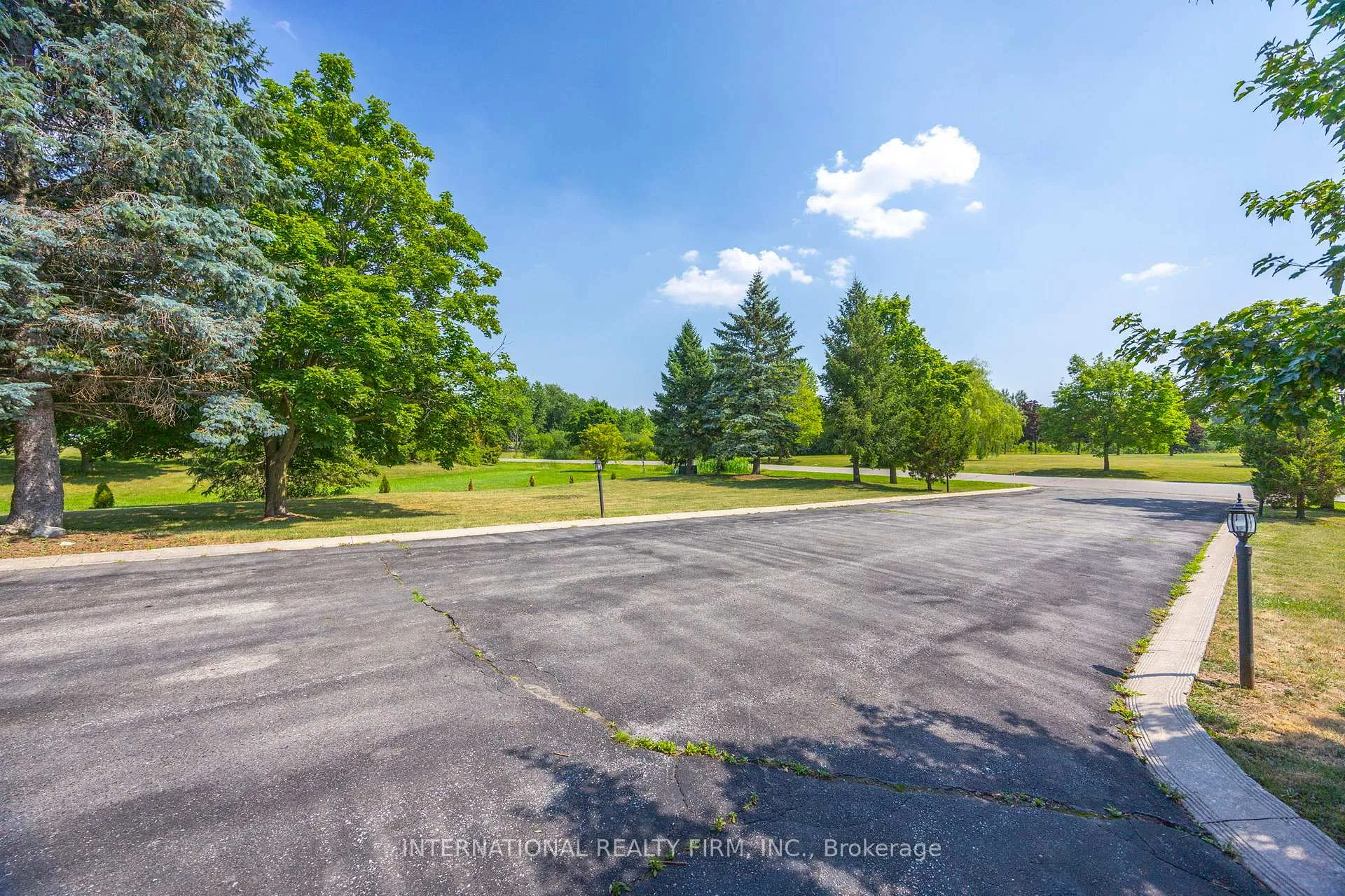 Photo 12 of 3 Grafton Crescent, Brampton, Toronto Gore Rural Estate — HOMEH