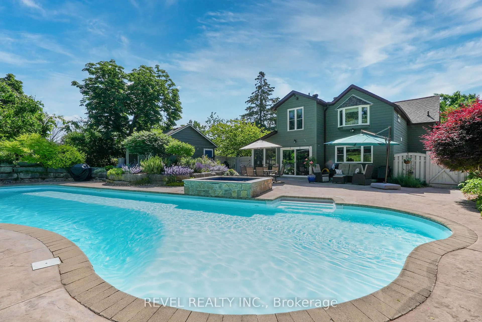 Photo 1 of 42 Dalton Street, Barrie, Queen's Park — HOMEH