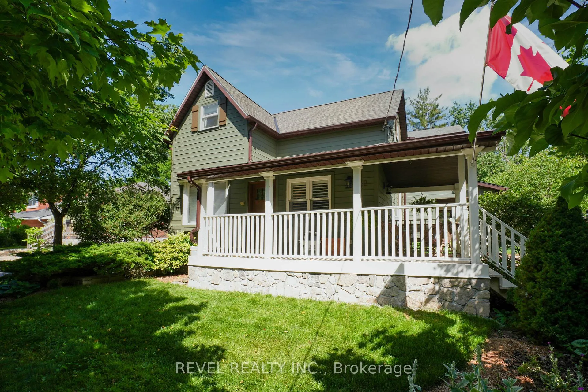 Photo 3 of 42 Dalton Street, Barrie, Queen's Park — HOMEH