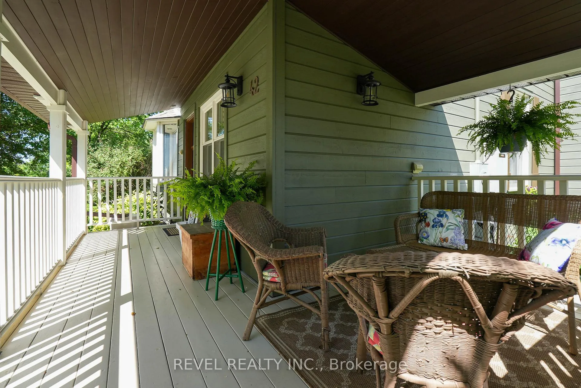 Photo 4 of 42 Dalton Street, Barrie, Queen's Park — HOMEH