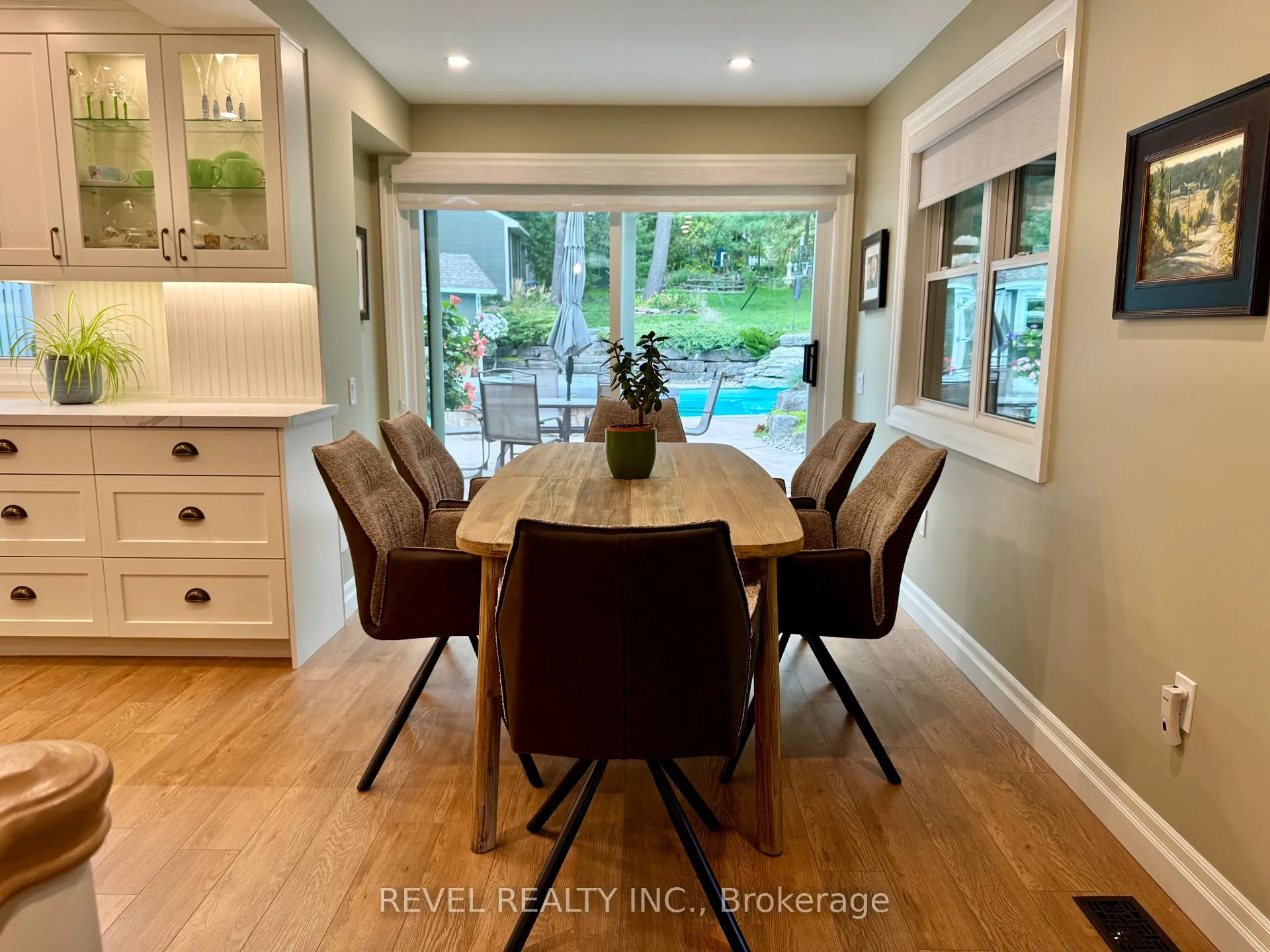 Photo 13 of 42 Dalton Street, Barrie, Queen's Park — HOMEH