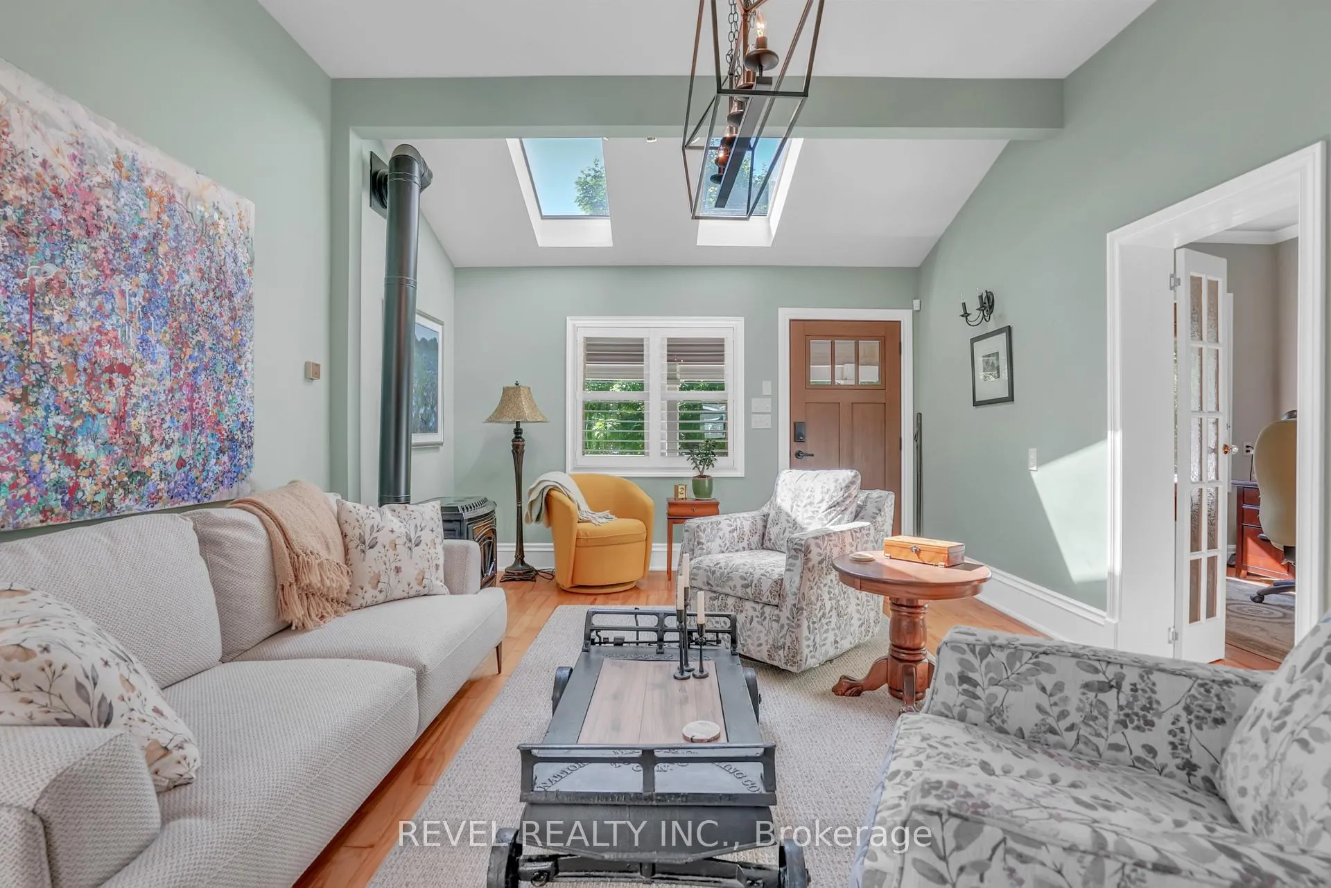 Photo 15 of 42 Dalton Street, Barrie, Queen's Park — HOMEH