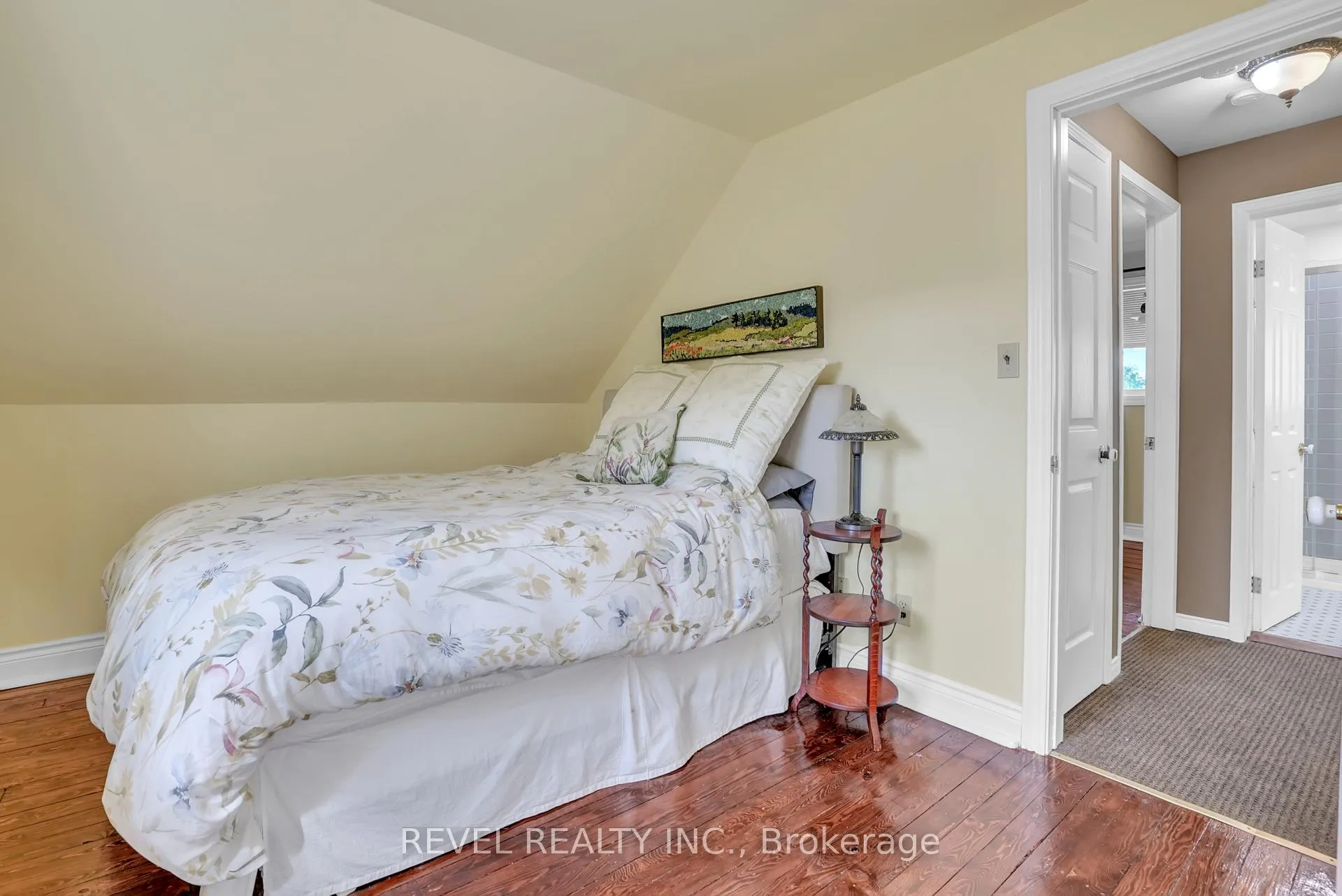 Photo 27 of 42 Dalton Street, Barrie, Queen's Park — HOMEH