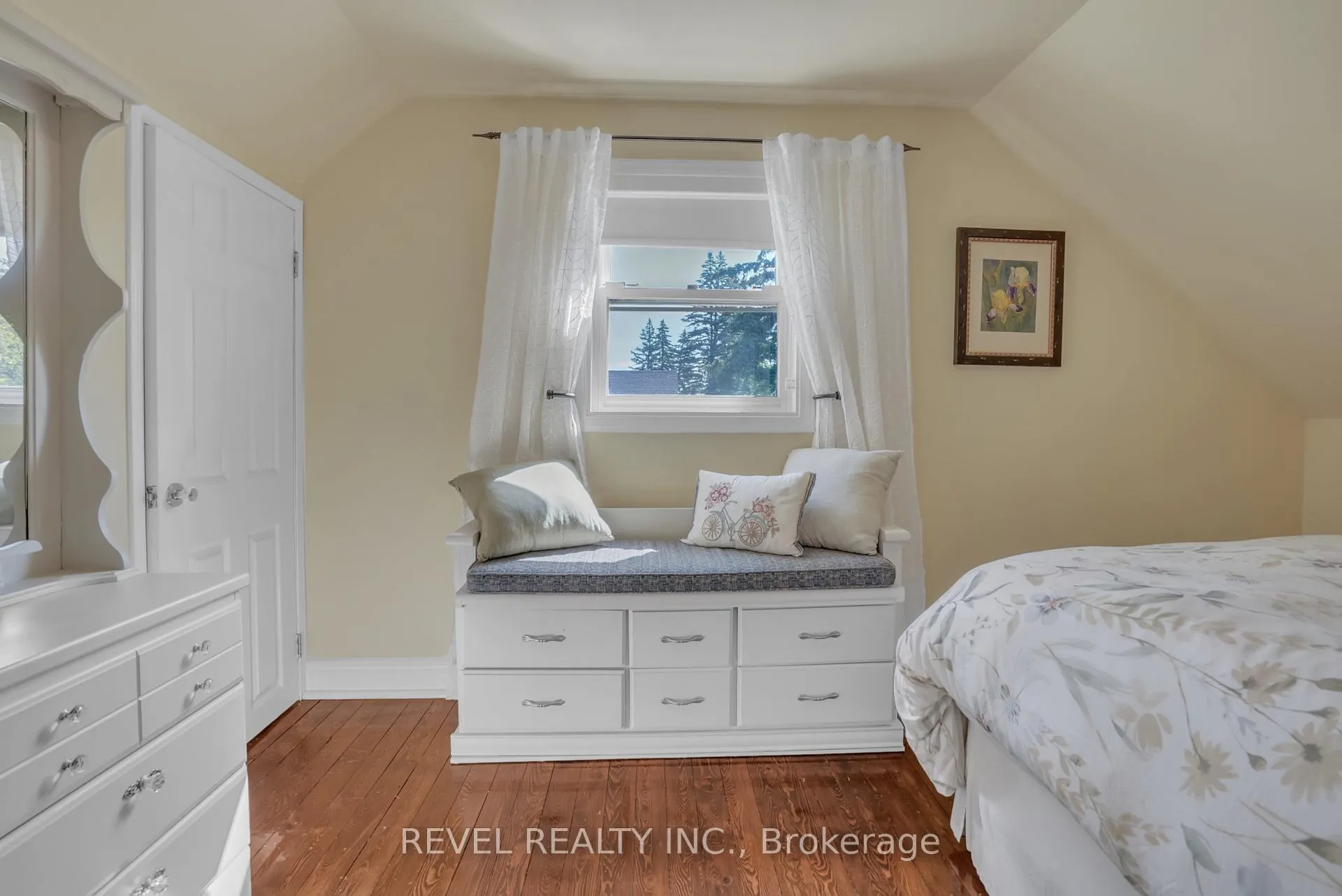 Photo 28 of 42 Dalton Street, Barrie, Queen's Park — HOMEH