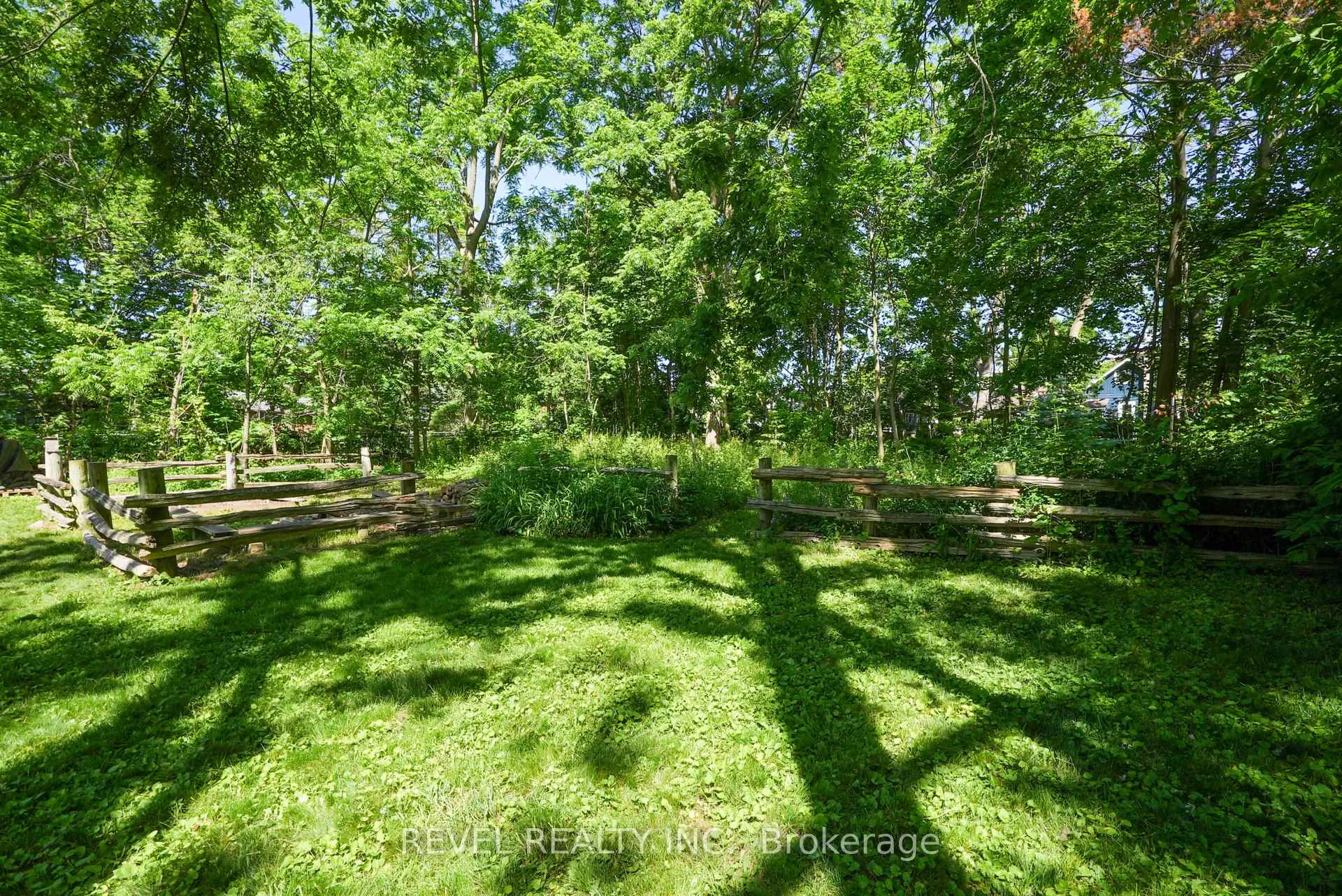 Photo 46 of 42 Dalton Street, Barrie, Queen's Park — HOMEH