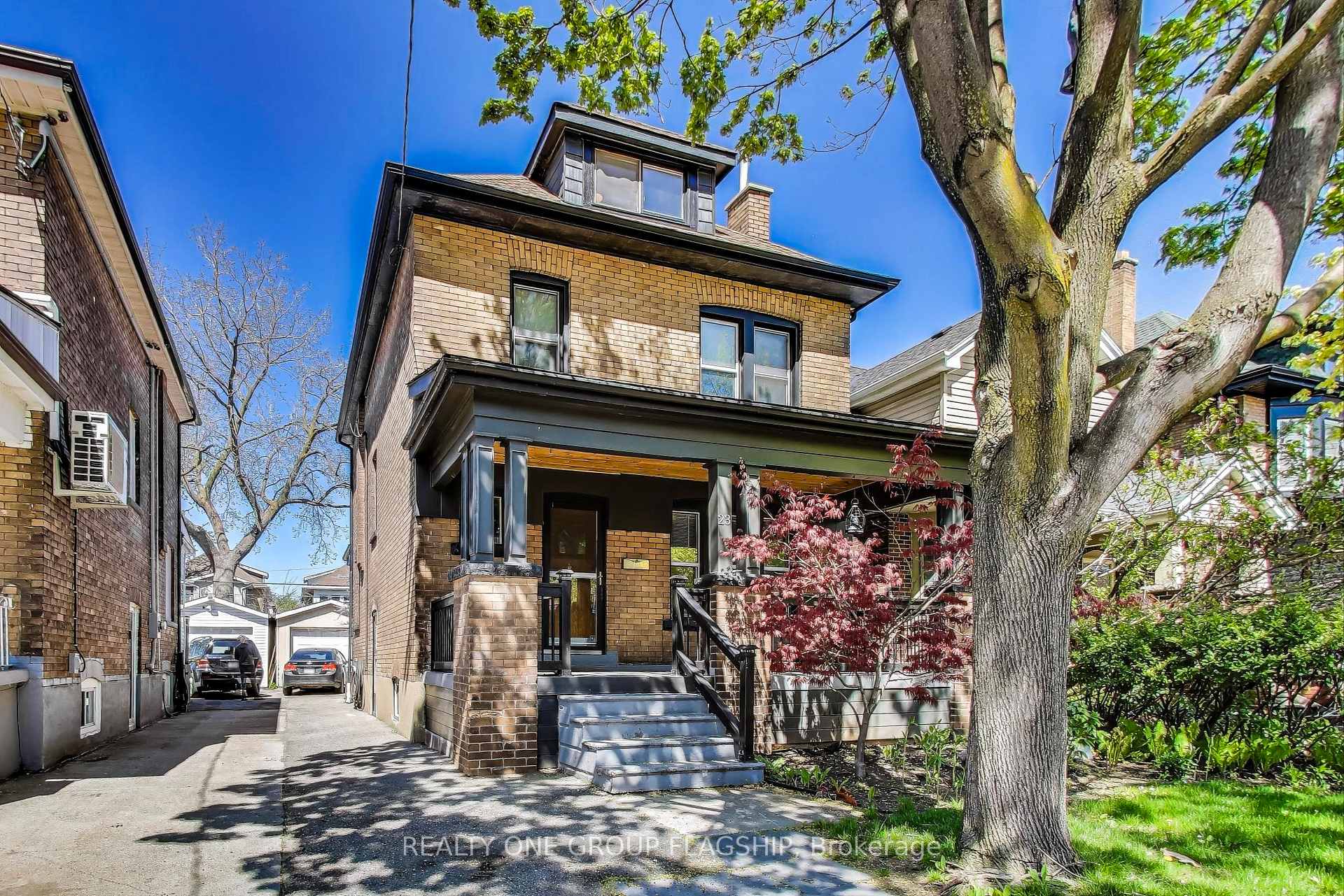 Photo 2 of 23 Rosslyn Avenue N, Hamilton, Crown Point — HOMEH