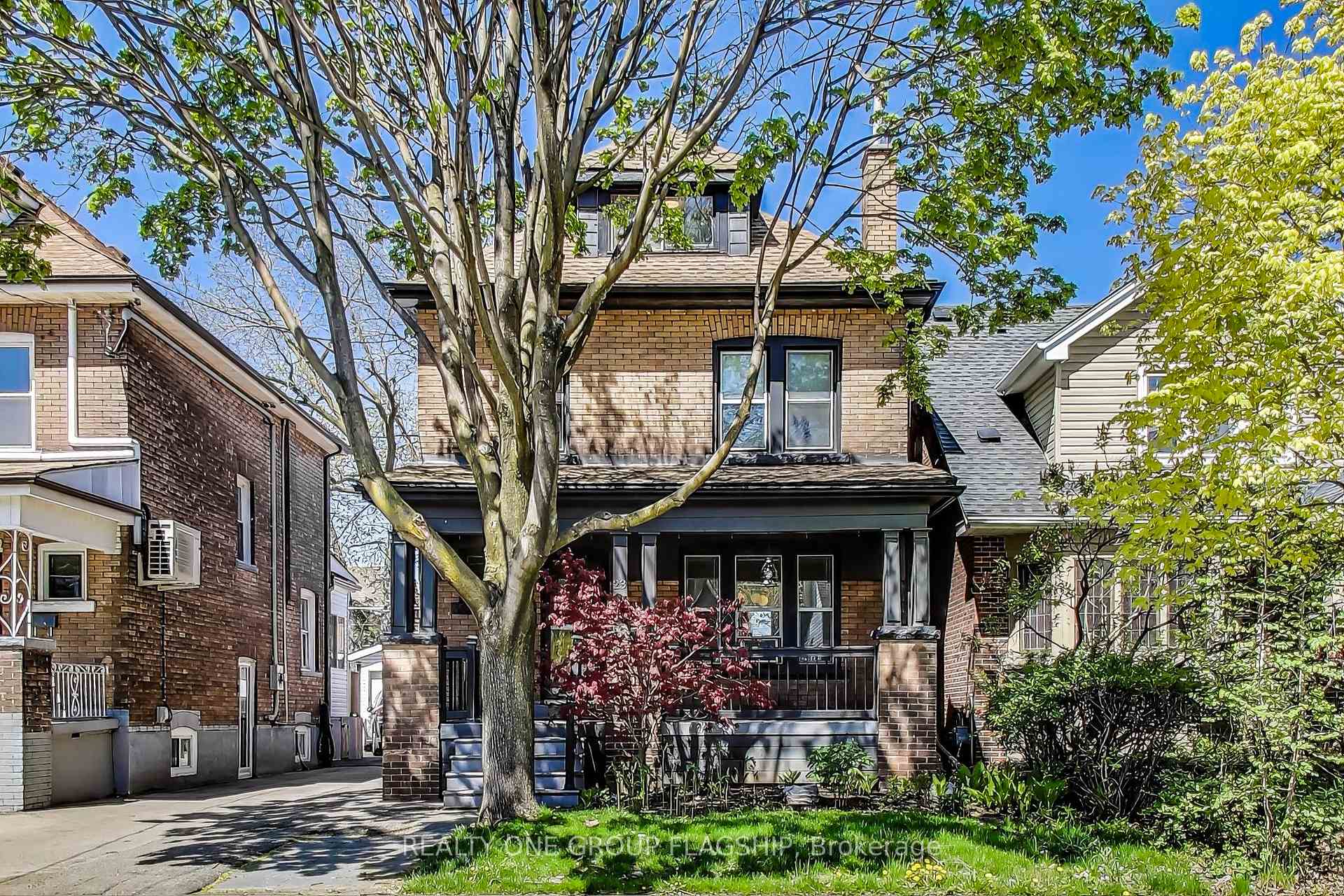 Photo 3 of 23 Rosslyn Avenue N, Hamilton, Crown Point — HOMEH