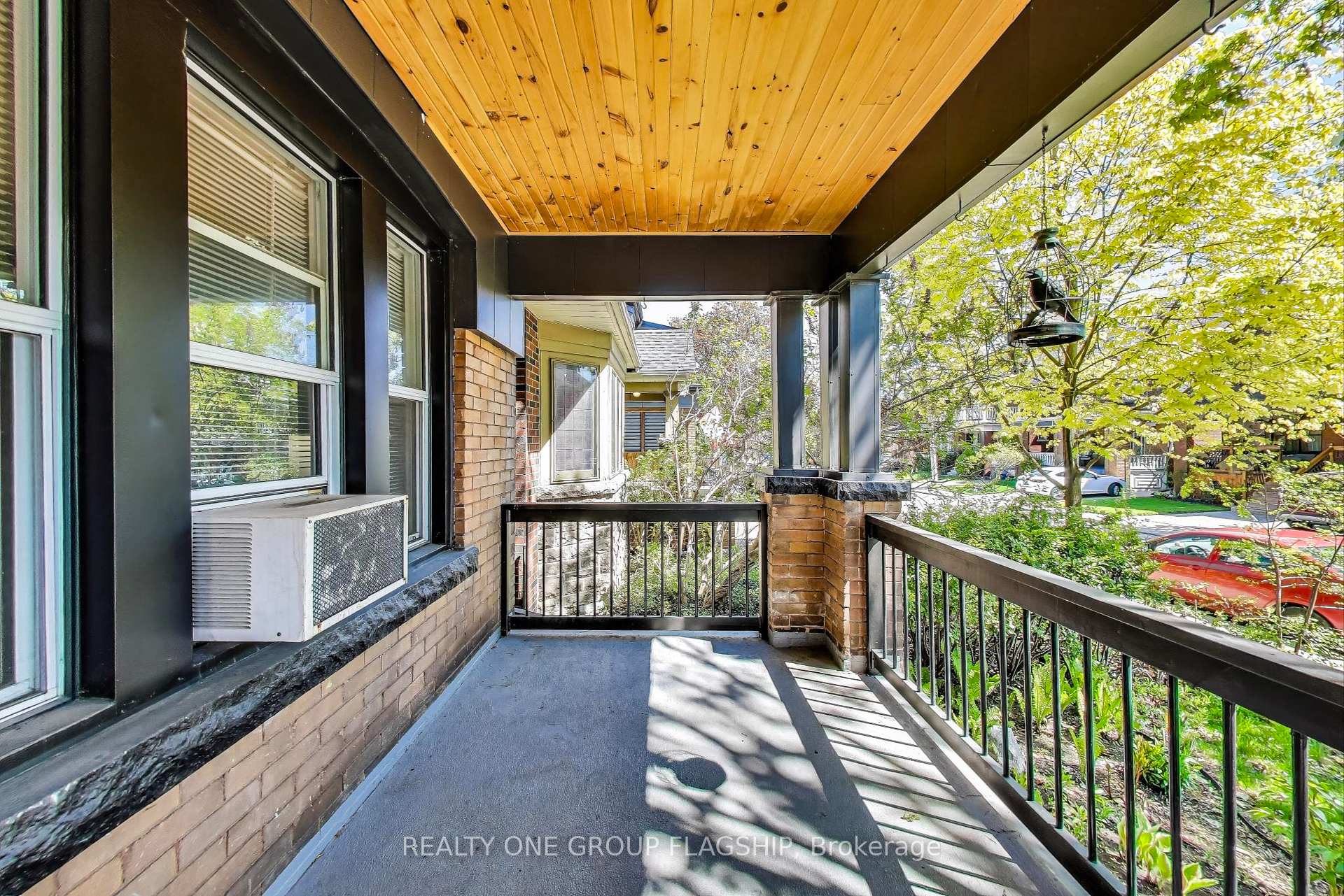 Photo 4 of 23 Rosslyn Avenue N, Hamilton, Crown Point — HOMEH