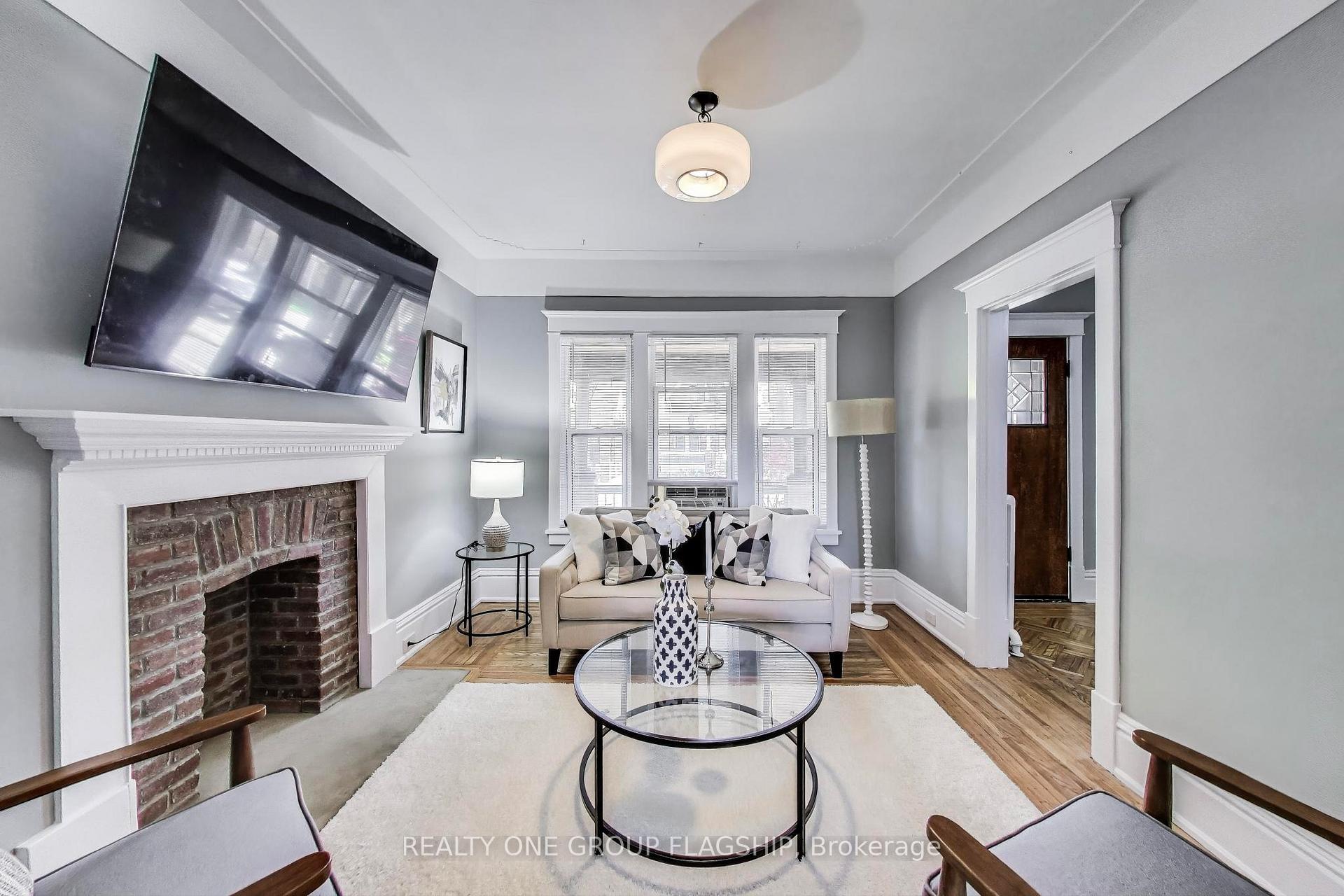 Photo 8 of 23 Rosslyn Avenue N, Hamilton, Crown Point — HOMEH
