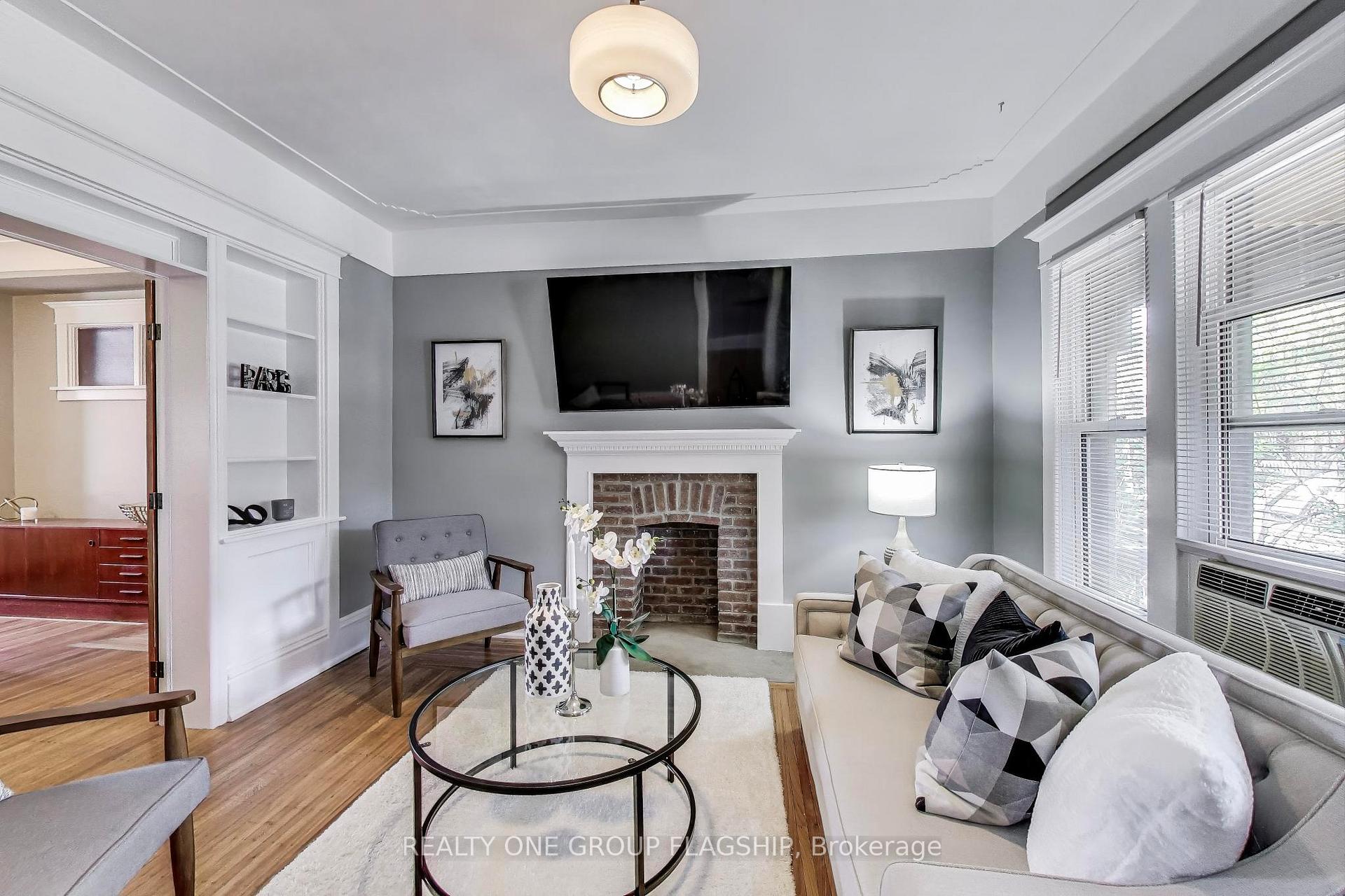 Photo 9 of 23 Rosslyn Avenue N, Hamilton, Crown Point — HOMEH