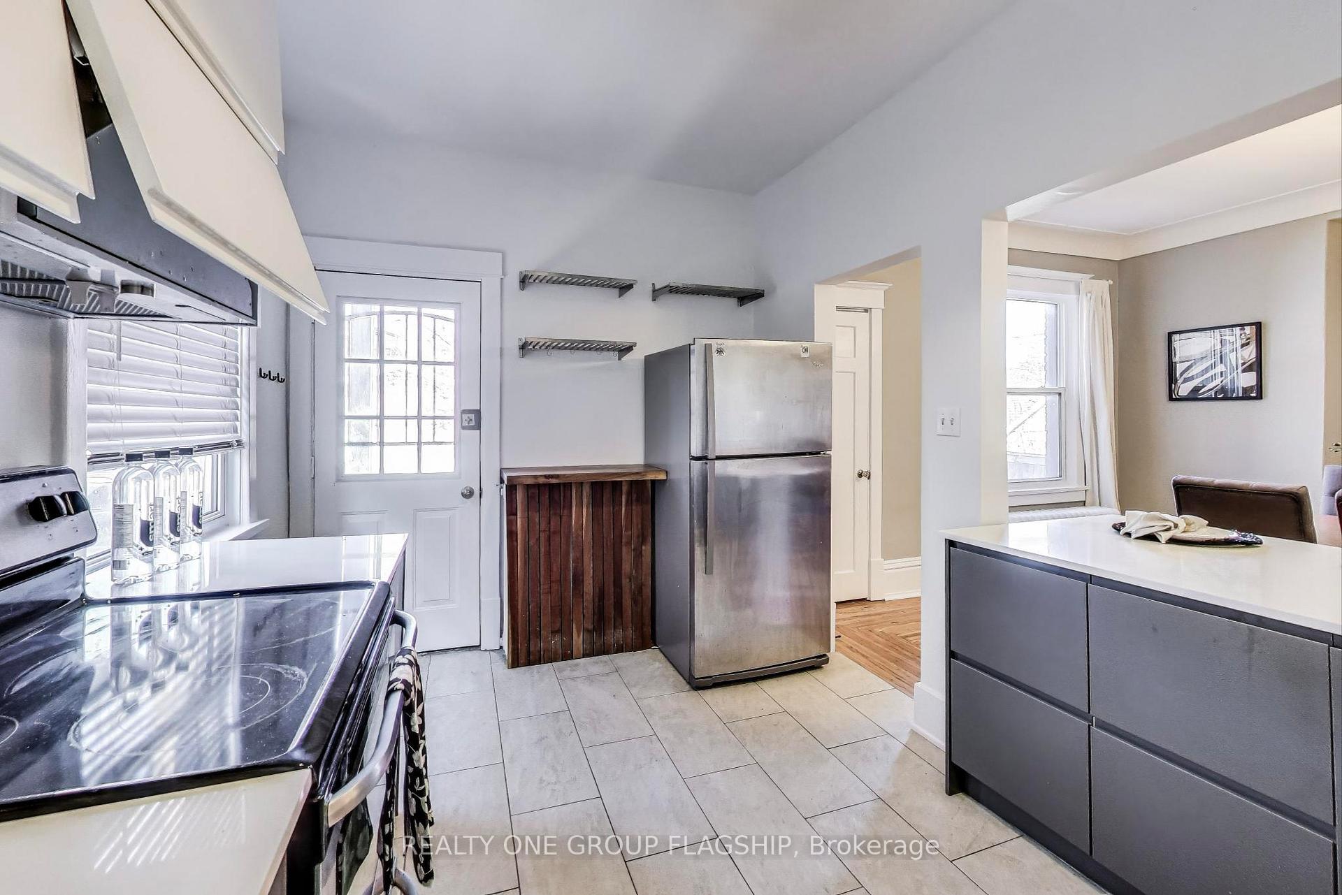 Photo 14 of 23 Rosslyn Avenue N, Hamilton, Crown Point — HOMEH