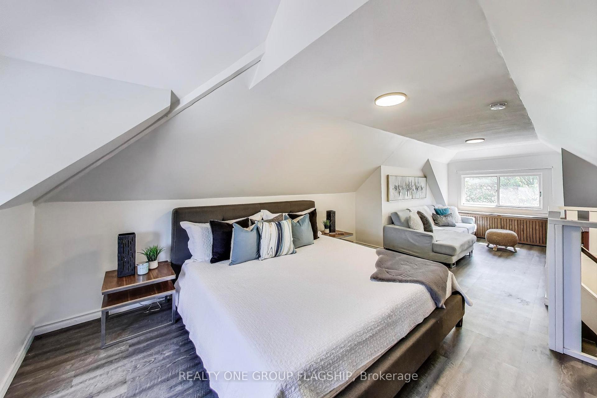 Photo 26 of 23 Rosslyn Avenue N, Hamilton, Crown Point — HOMEH