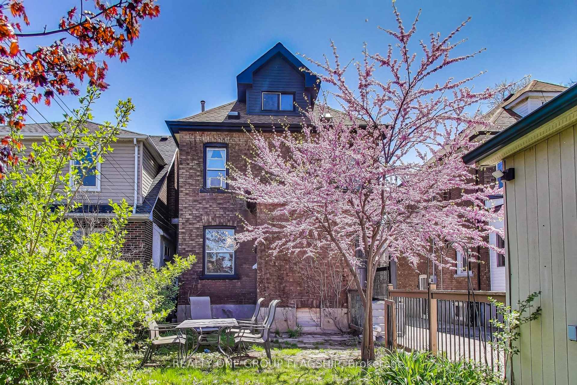 Photo 32 of 23 Rosslyn Avenue N, Hamilton, Crown Point — HOMEH