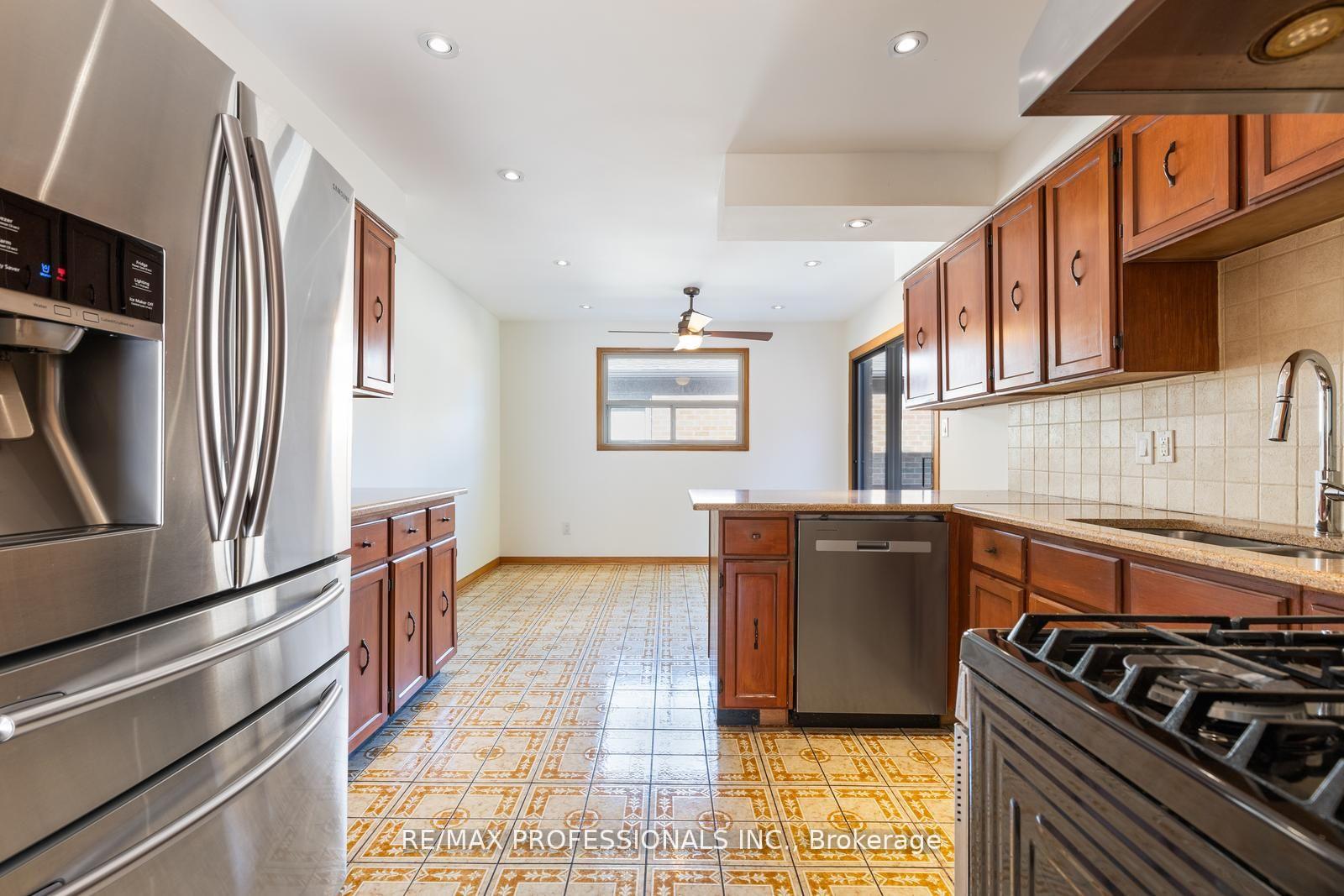 Photo 6 of 369 Airdrie Drive, Vaughan, East Woodbridge — HOMEH