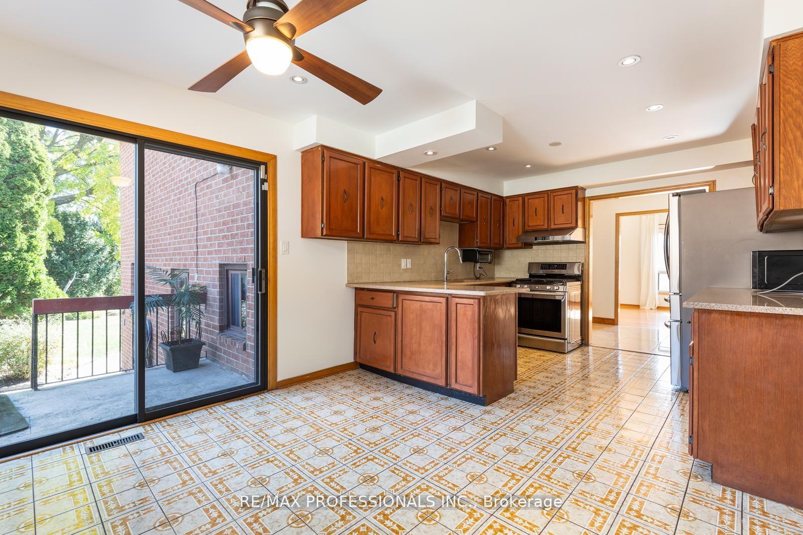 Photo 9 of 369 Airdrie Drive, Vaughan, East Woodbridge — HOMEH