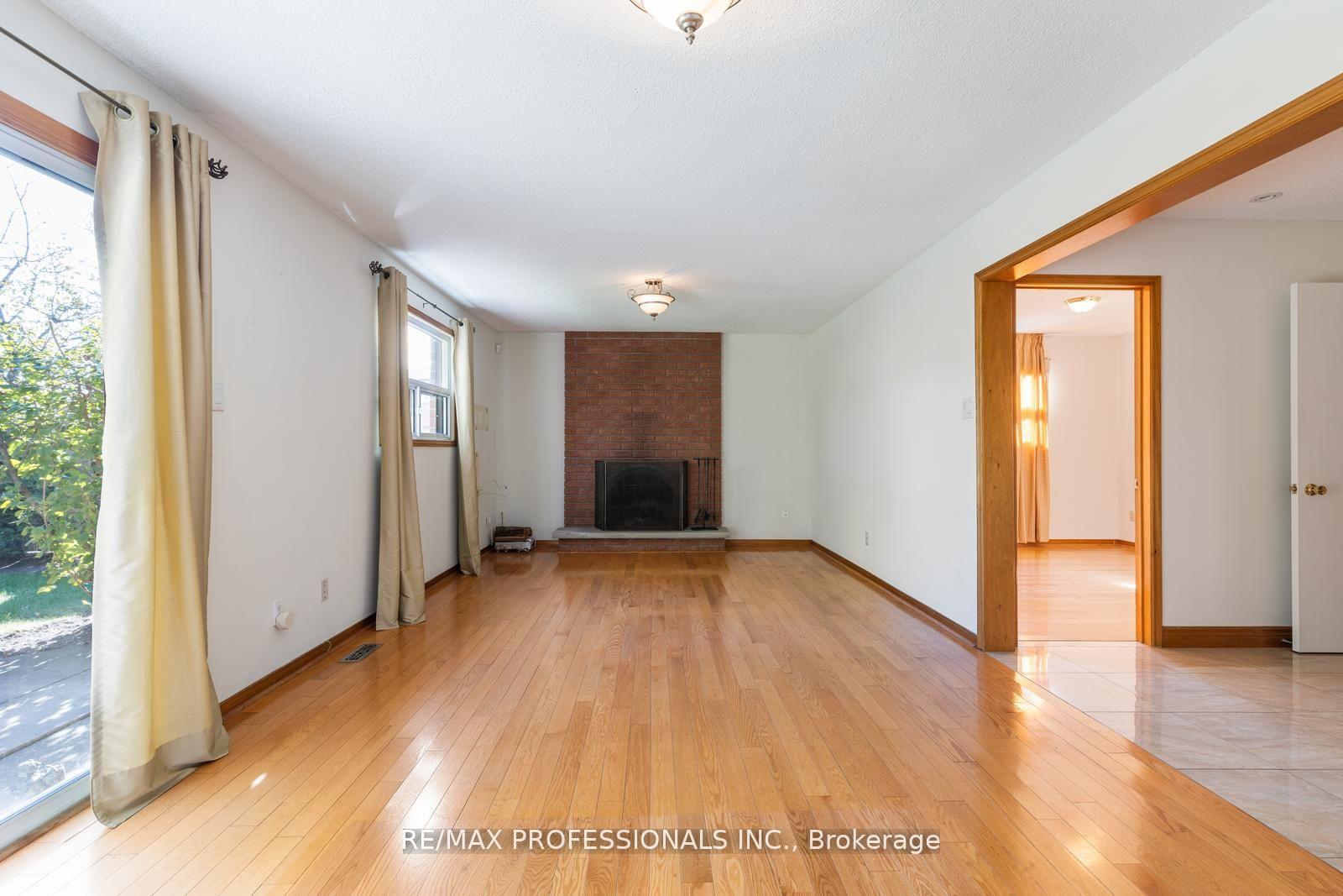 Photo 11 of 369 Airdrie Drive, Vaughan, East Woodbridge — HOMEH