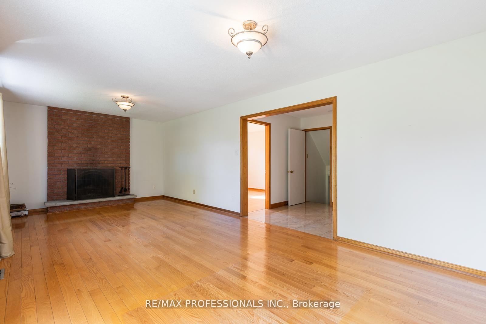 Photo 12 of 369 Airdrie Drive, Vaughan, East Woodbridge — HOMEH