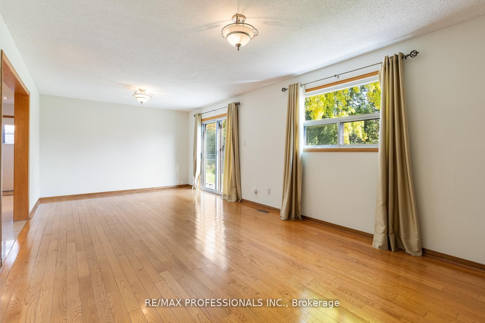 Photo 13 of 369 Airdrie Drive, Vaughan, East Woodbridge — HOMEH