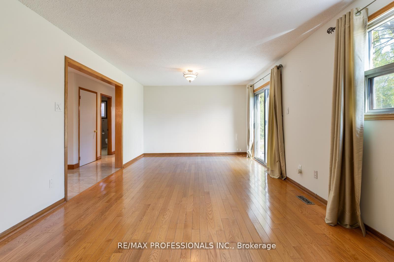 Photo 14 of 369 Airdrie Drive, Vaughan, East Woodbridge — HOMEH