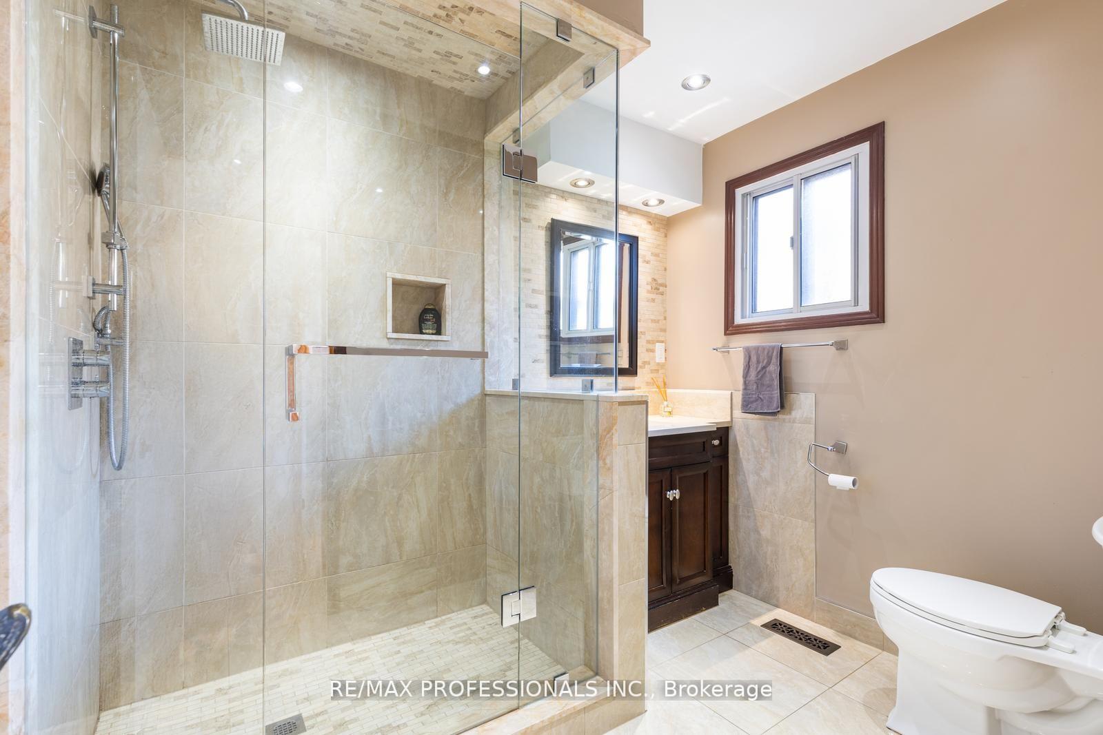 Photo 16 of 369 Airdrie Drive, Vaughan, East Woodbridge — HOMEH