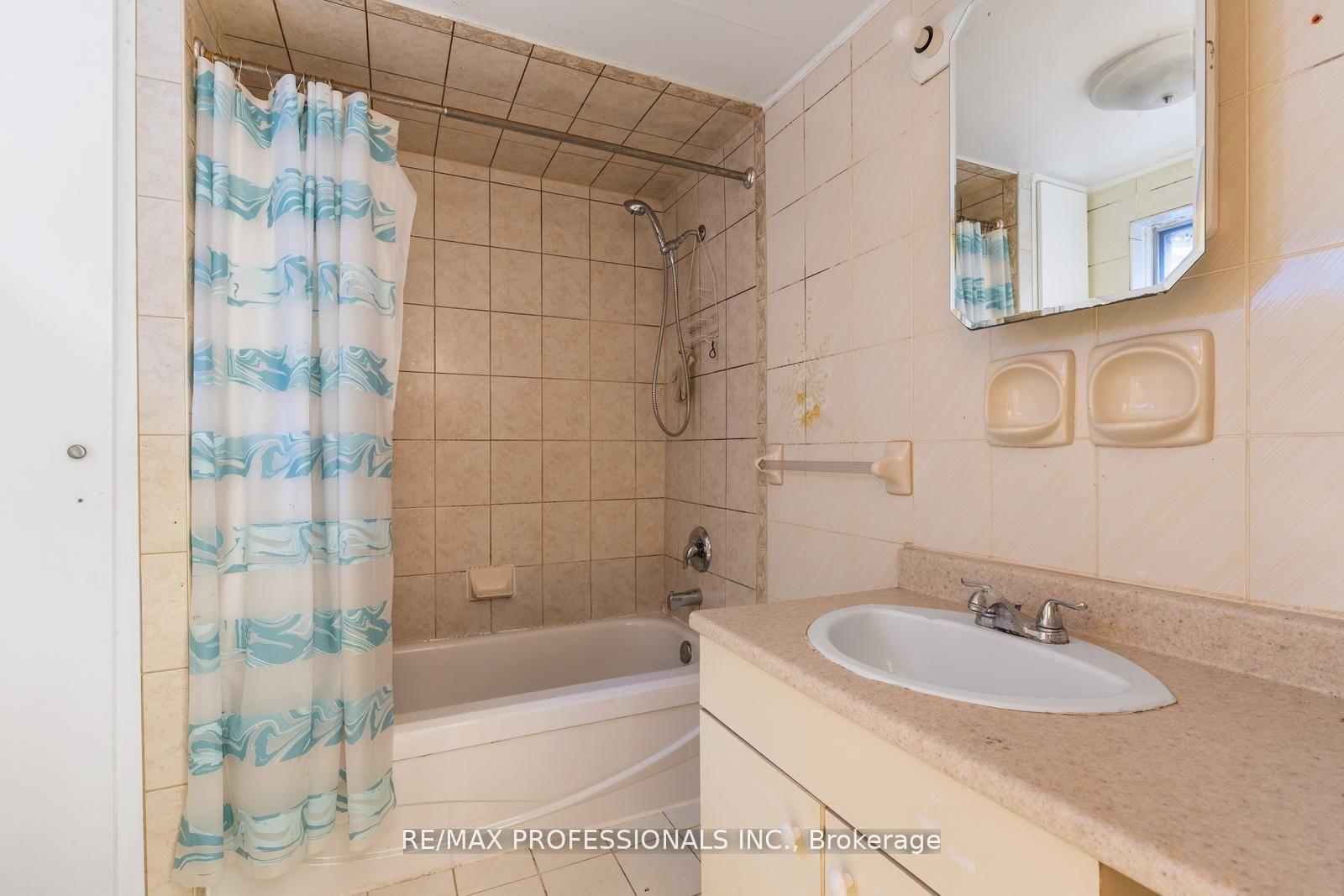 Photo 30 of 369 Airdrie Drive, Vaughan, East Woodbridge — HOMEH