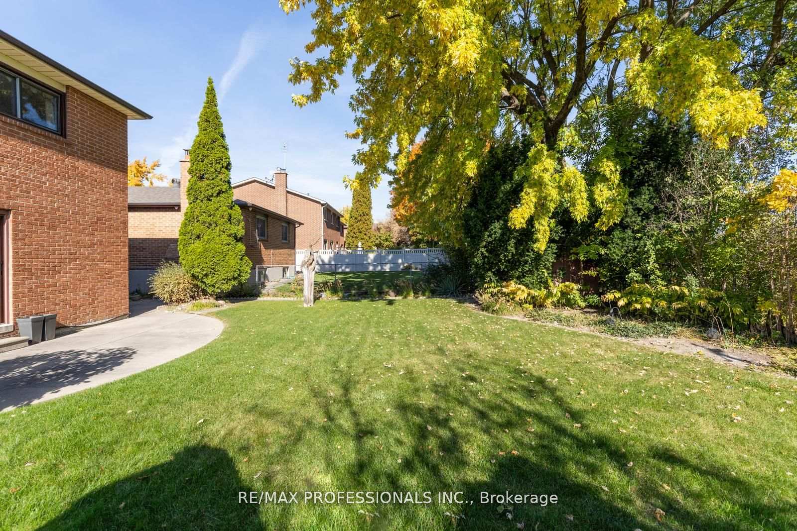 Photo 32 of 369 Airdrie Drive, Vaughan, East Woodbridge — HOMEH