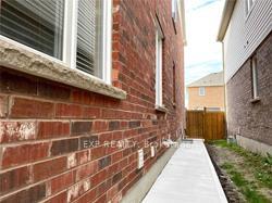 Photo 3 of 110 Benhurst Crescent, Brampton, Northwest Brampton — HOMEH