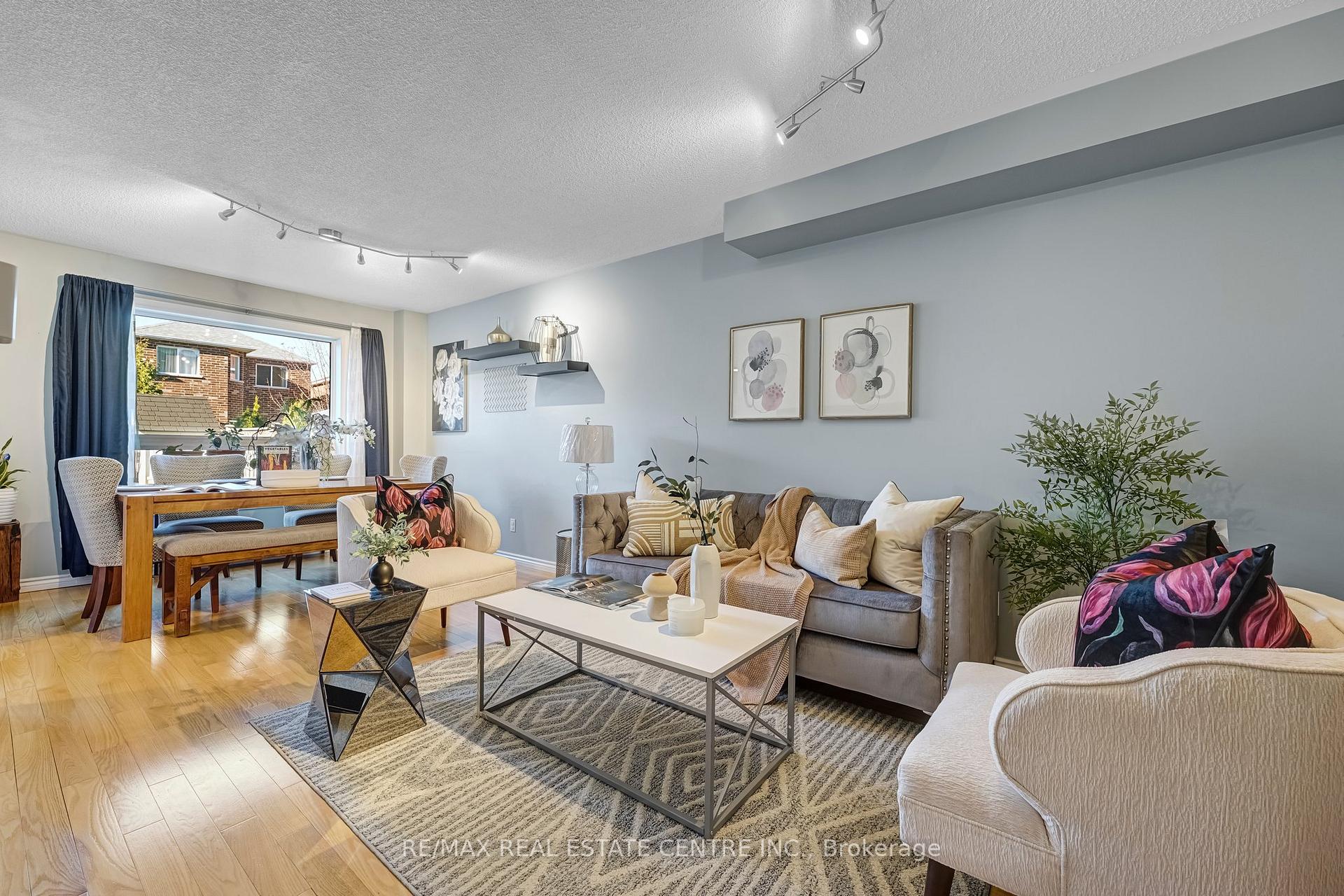 Photo 5 of 38 Piazza Crescent, Vaughan, West Woodbridge — HOMEH